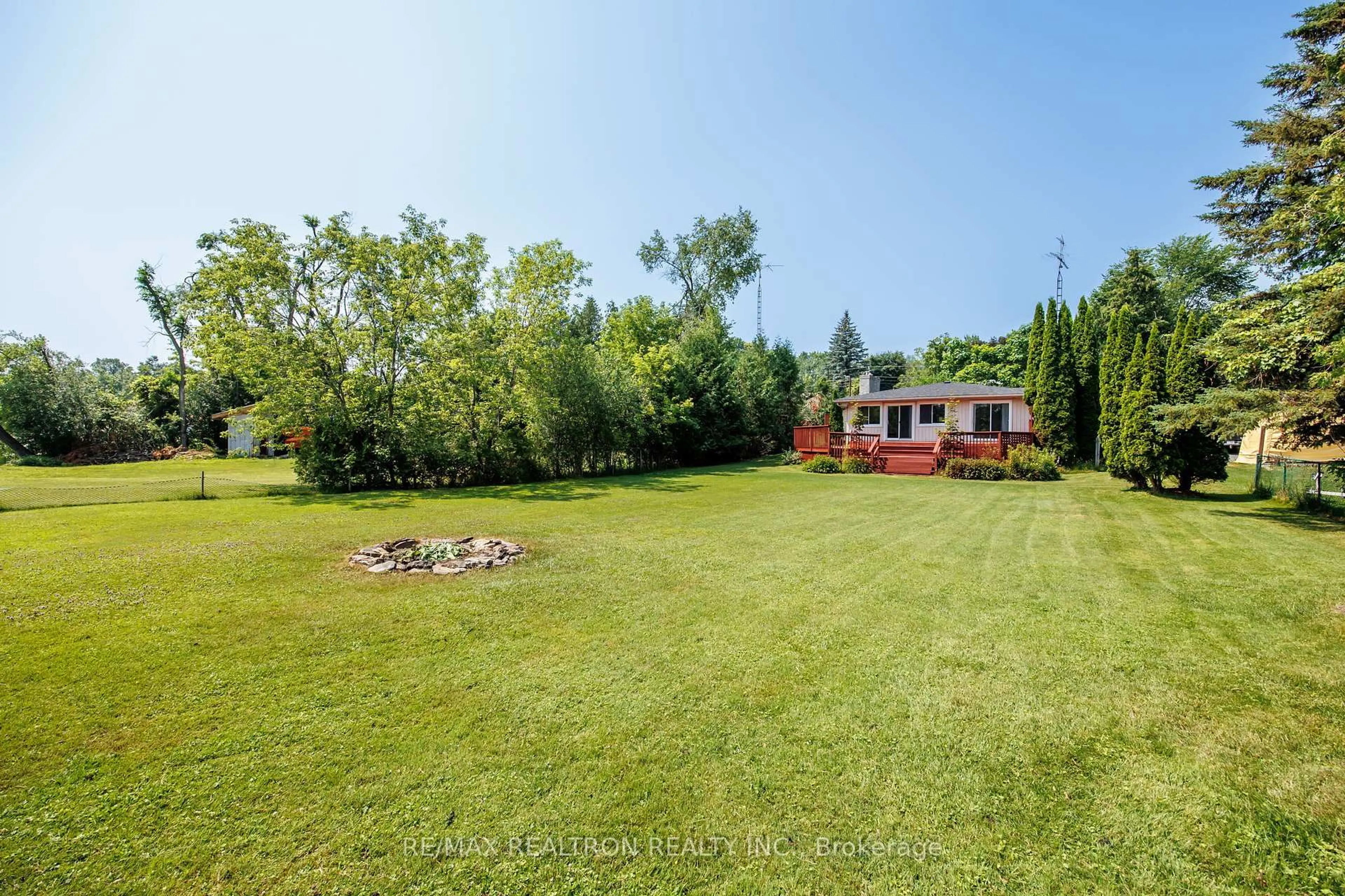 A pic from outside/outdoor area/front of a property/back of a property/a pic from drone, water/lake/river/ocean view for 28 Lawrence St, Kawartha Lakes Ontario K0L 2W0
