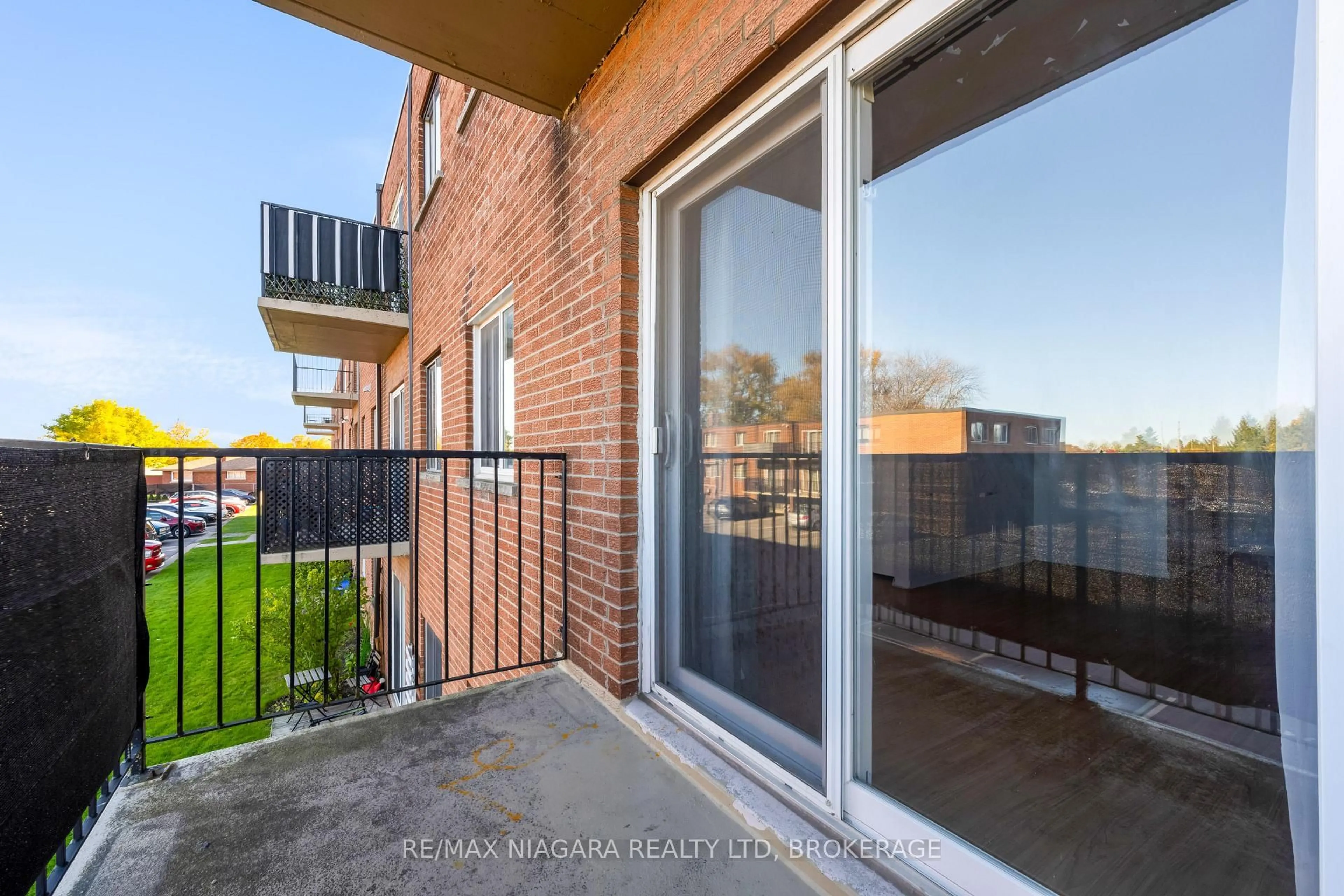 Balcony in the apartment, unknown for 456 Carlton St #29, St. Catharines Ontario L2M 4X1