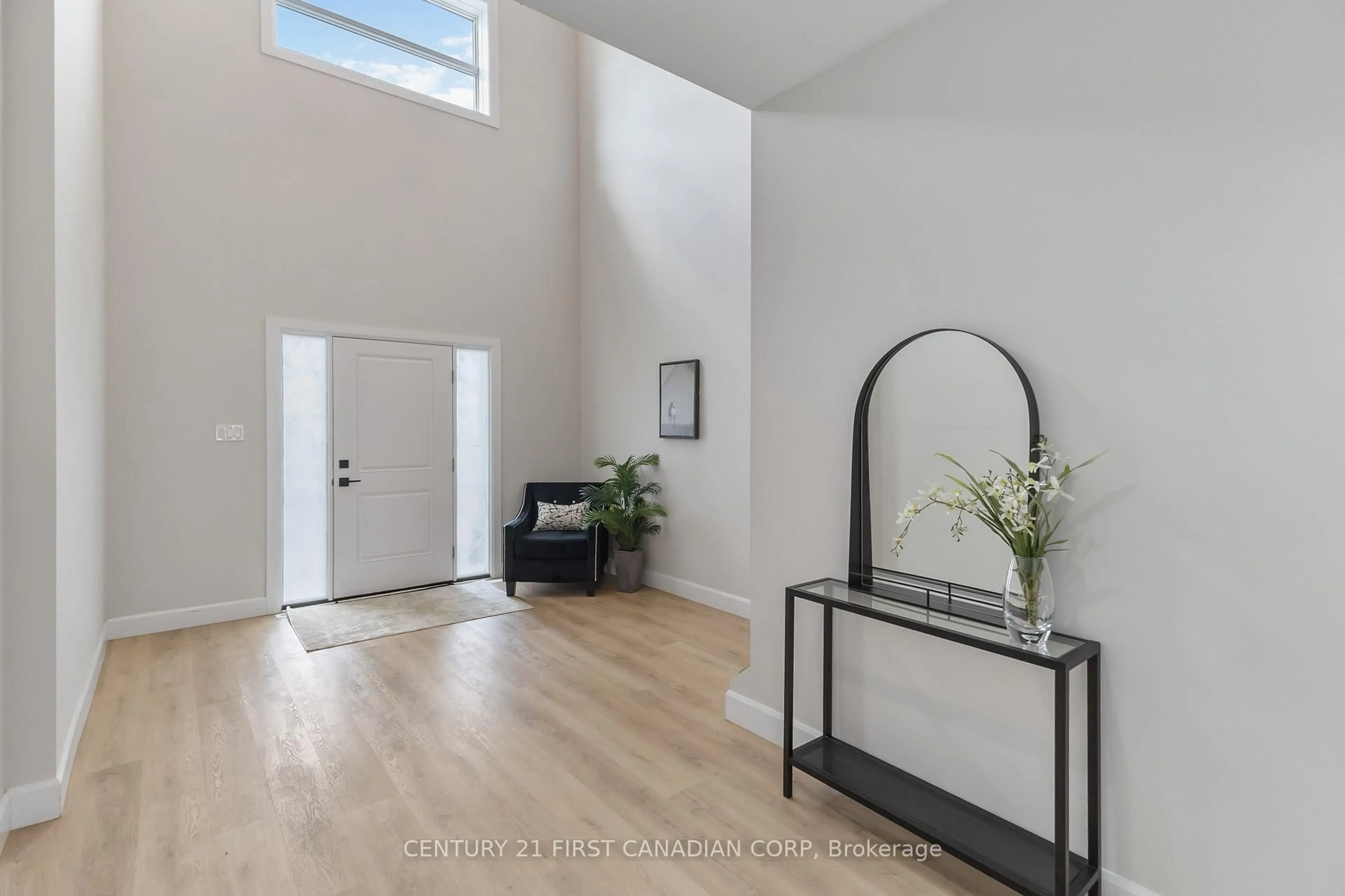 Indoor entryway for 6707 Royal Magnolia Ave, London South Ontario N6P 1H5