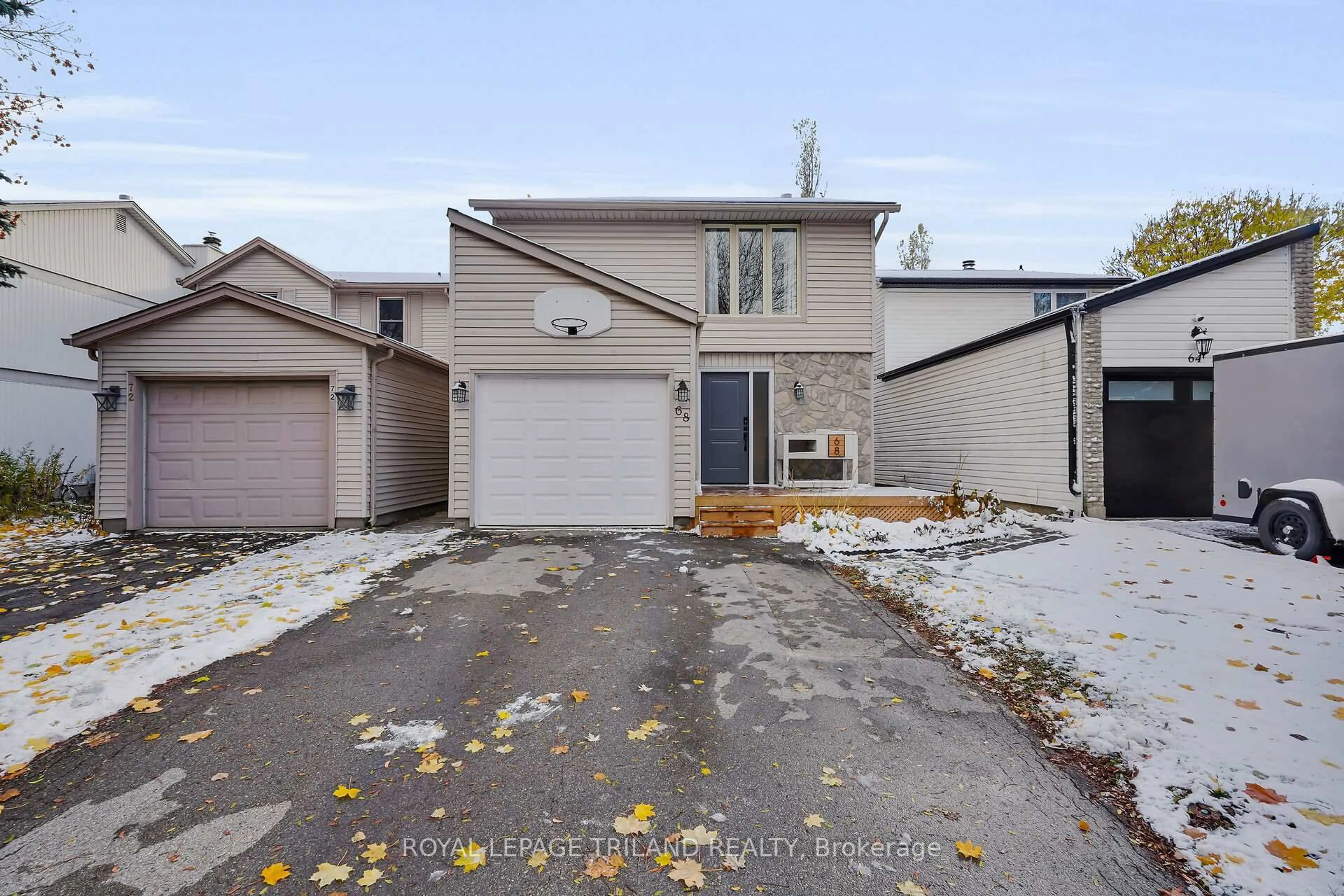 A pic from outside/outdoor area/front of a property/back of a property/a pic from drone, street for 68 Four Oaks Cres, London South Ontario N6J 4B7