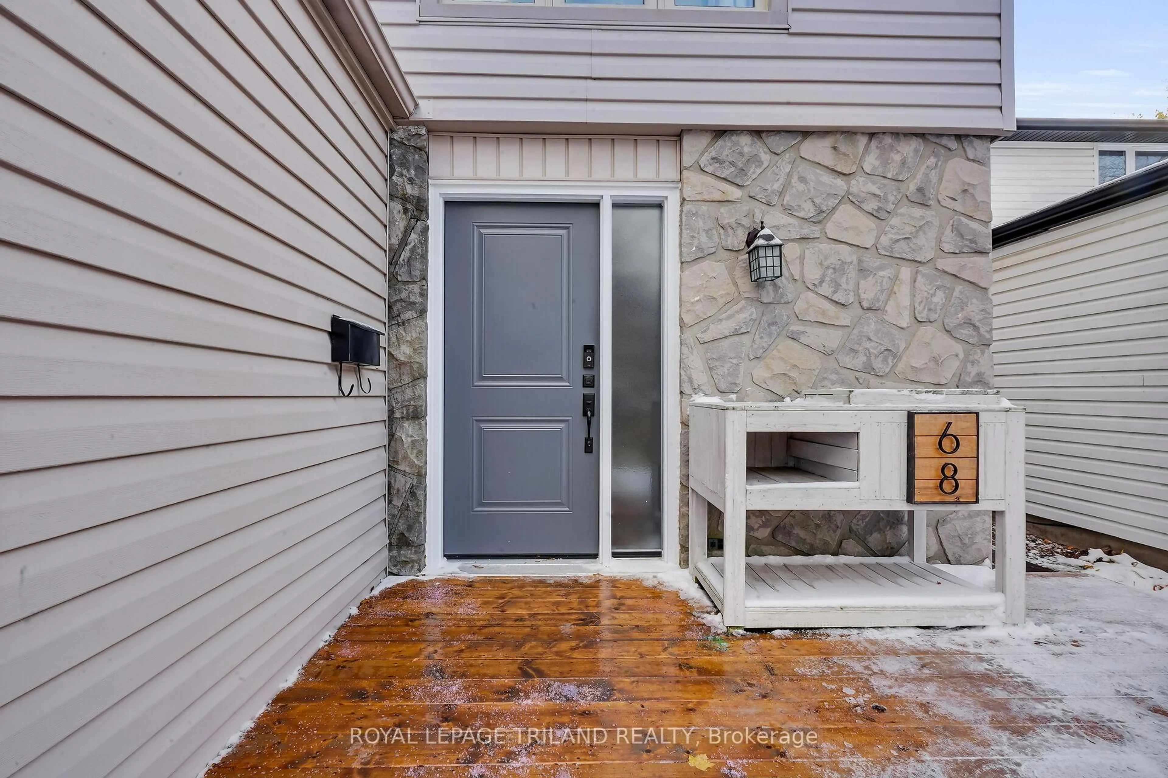 Unknown for 68 Four Oaks Cres, London South Ontario N6J 4B7