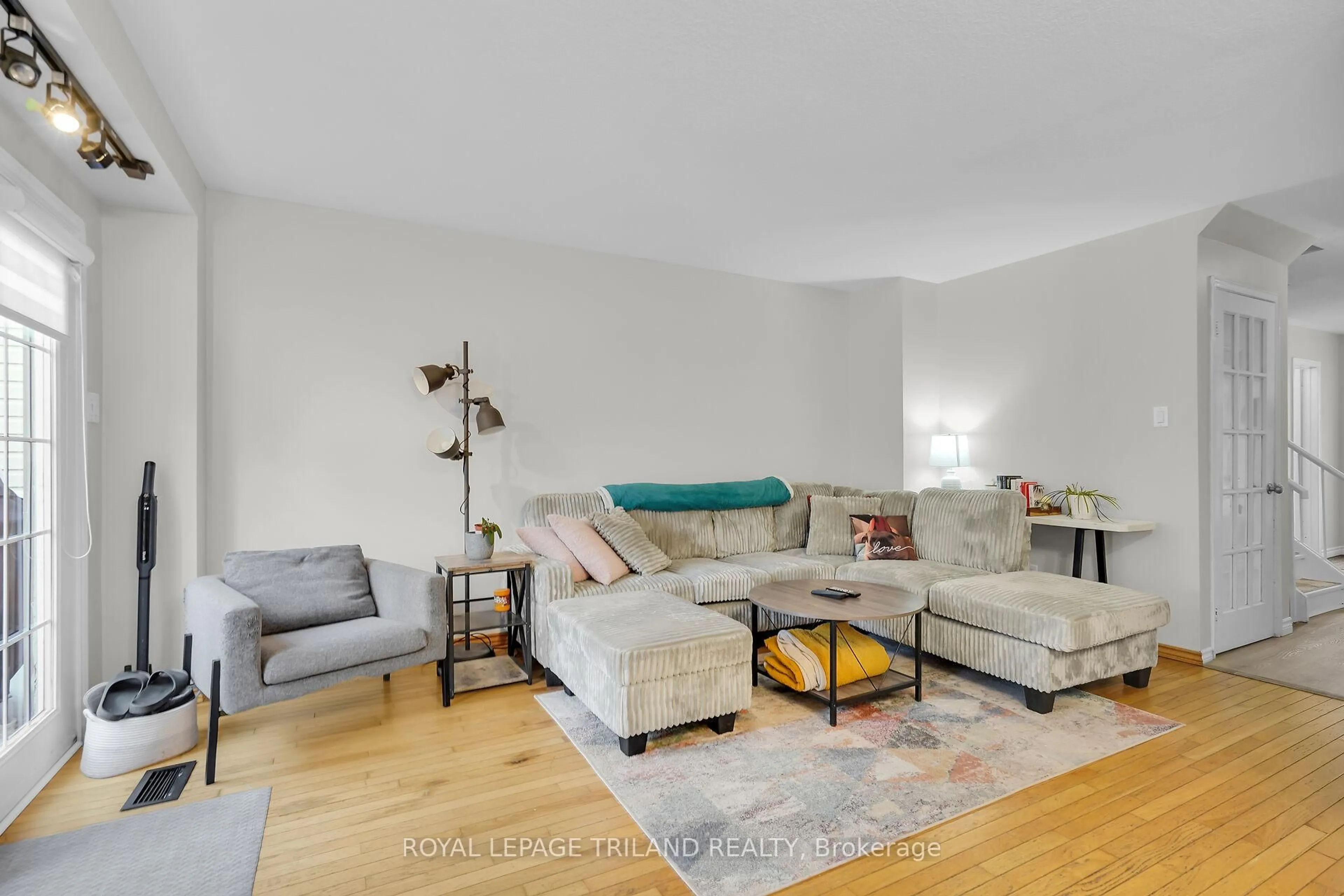 Living room with furniture, unknown for 68 Four Oaks Cres, London South Ontario N6J 4B7