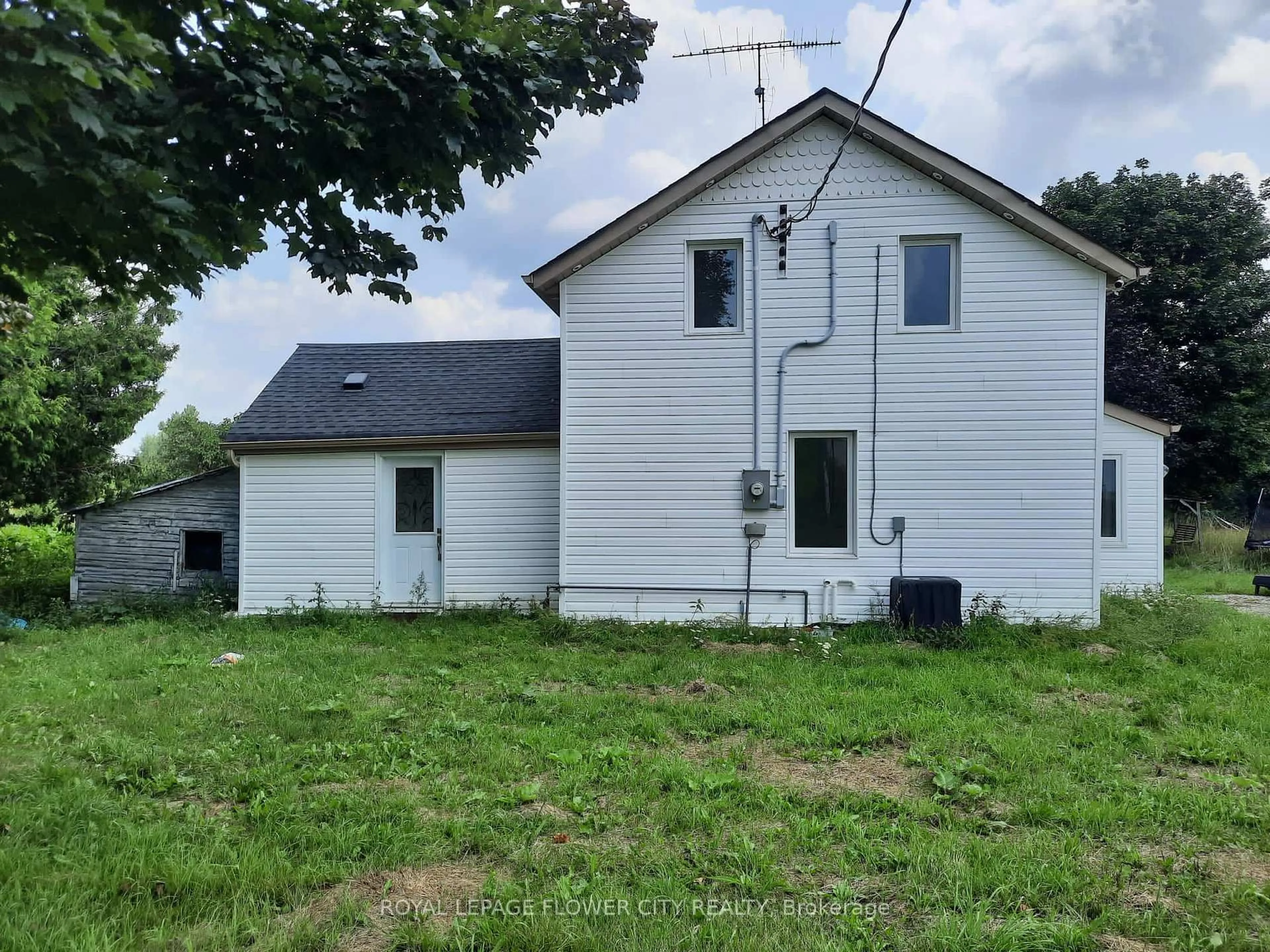 A pic from outside/outdoor area/front of a property/back of a property/a pic from drone, building for 634449 Highway 10, Mono Ontario L9W 5P5