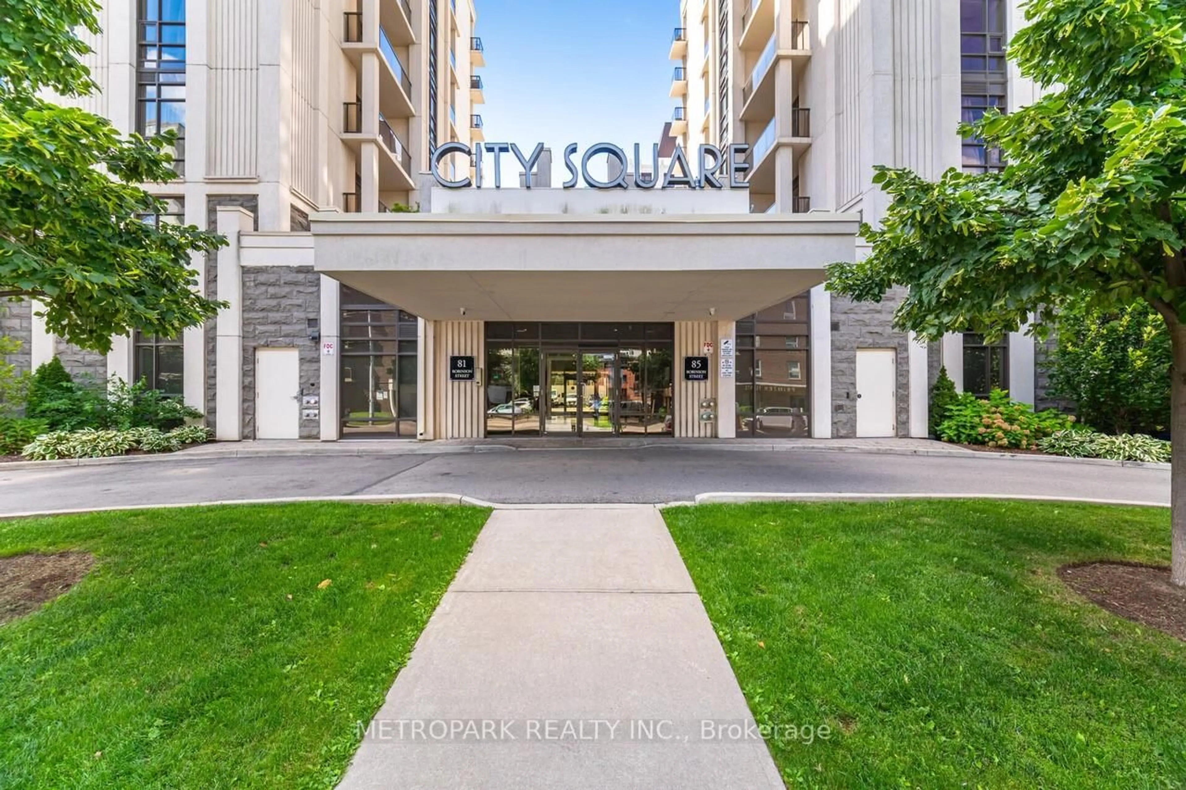 Indoor entryway for 85 Robinson St #102, Hamilton Ontario L8P 0B9