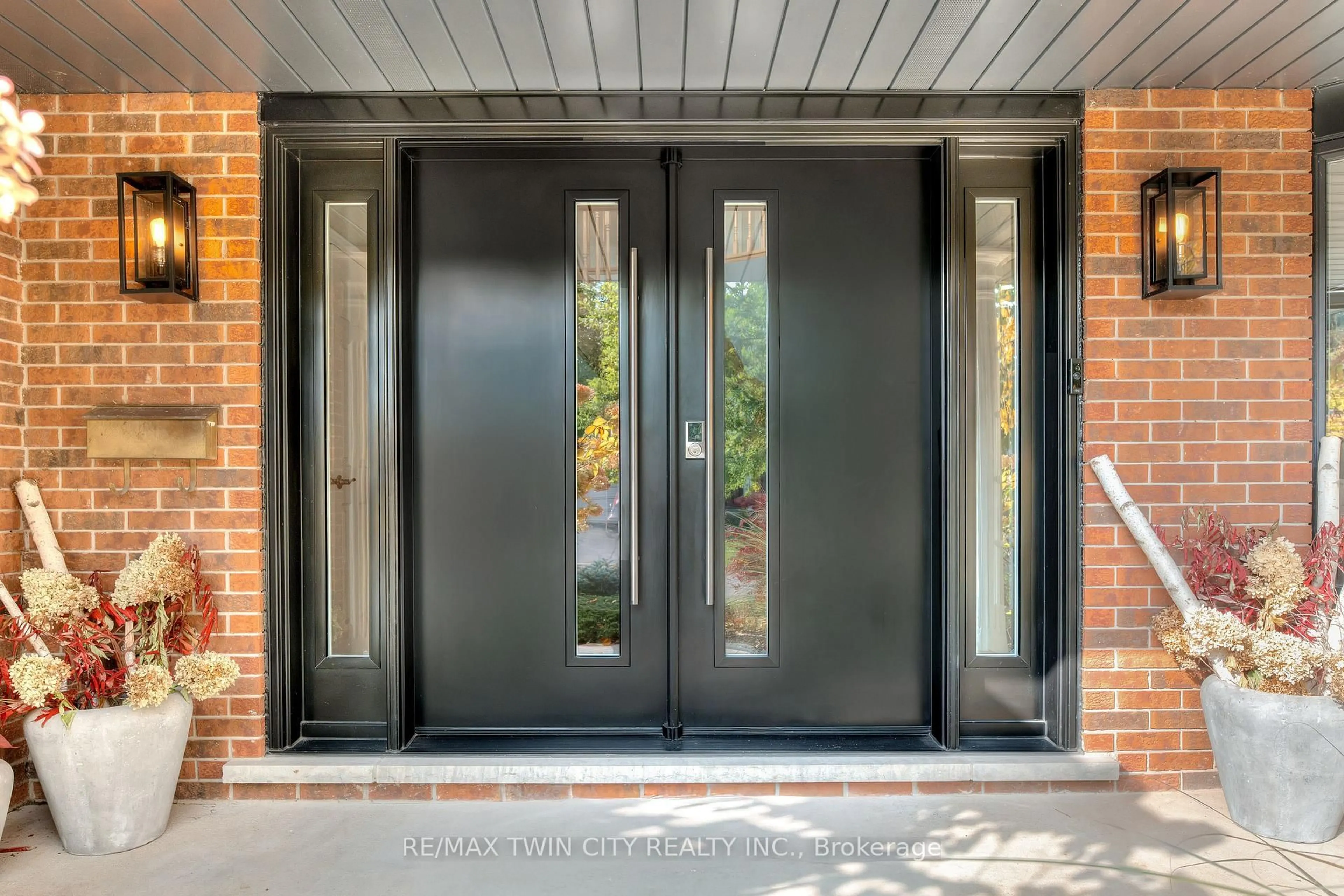 Indoor entryway for 455 Winchester Dr, Waterloo Ontario N2T 1H6