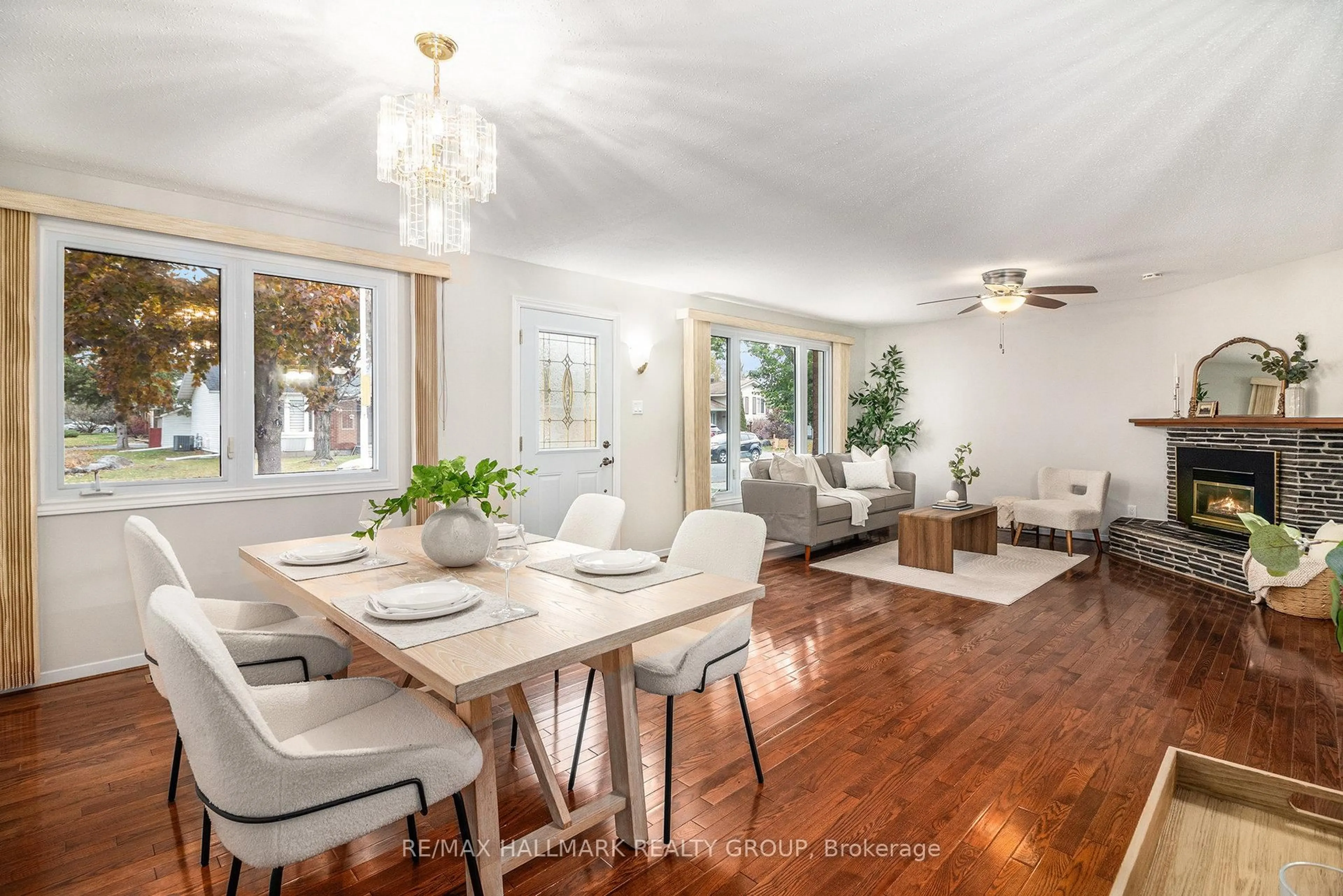 Dining room, wood/laminate floor for 1366 METZ Cres, Ottawa Ontario K1K 3Z5