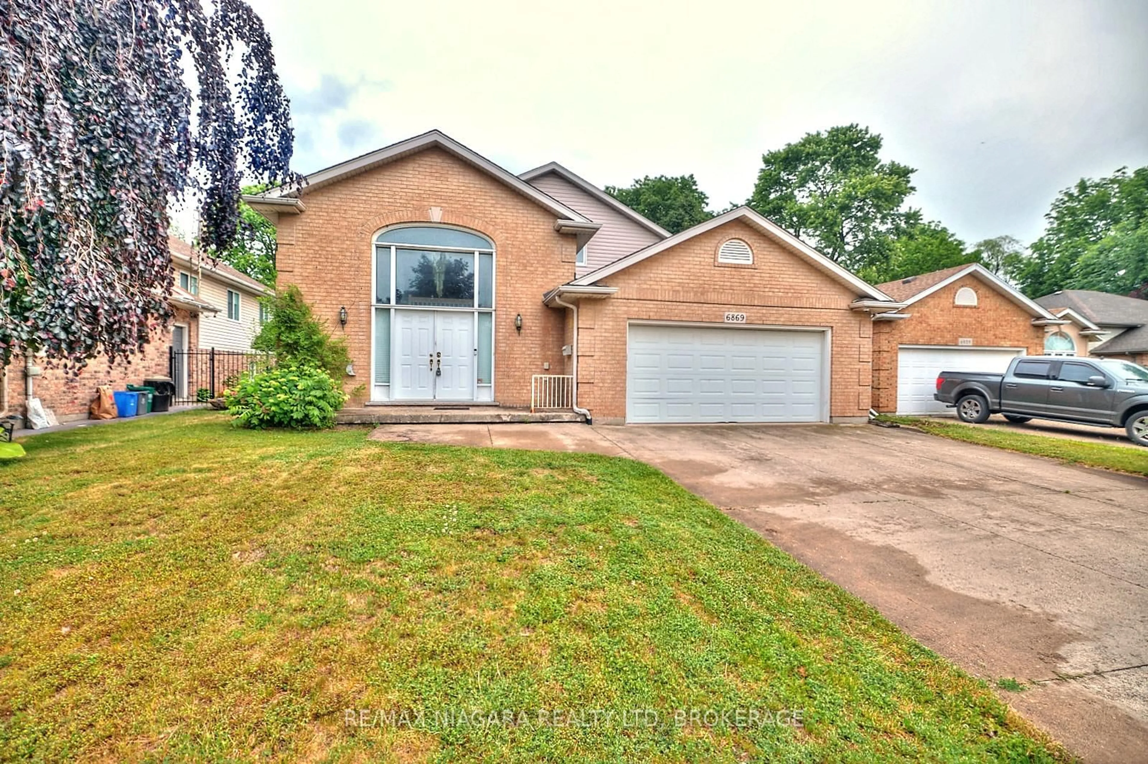 Home with brick exterior material, street for 6869 Imperial Crt, Niagara Falls Ontario L2G 7W9