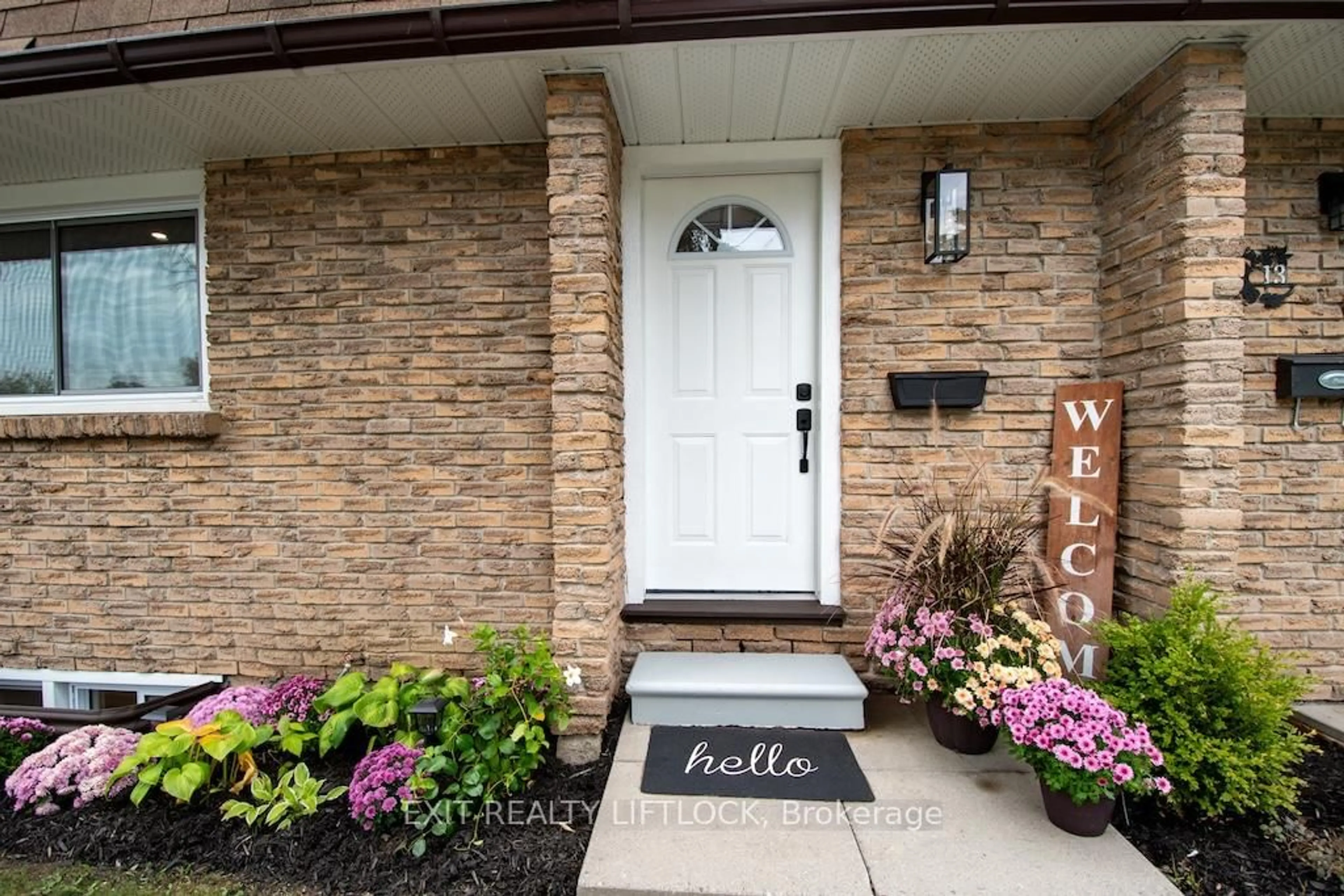 Indoor entryway for 740 Chamberlain St #12, Peterborough Ontario K9J 4M3