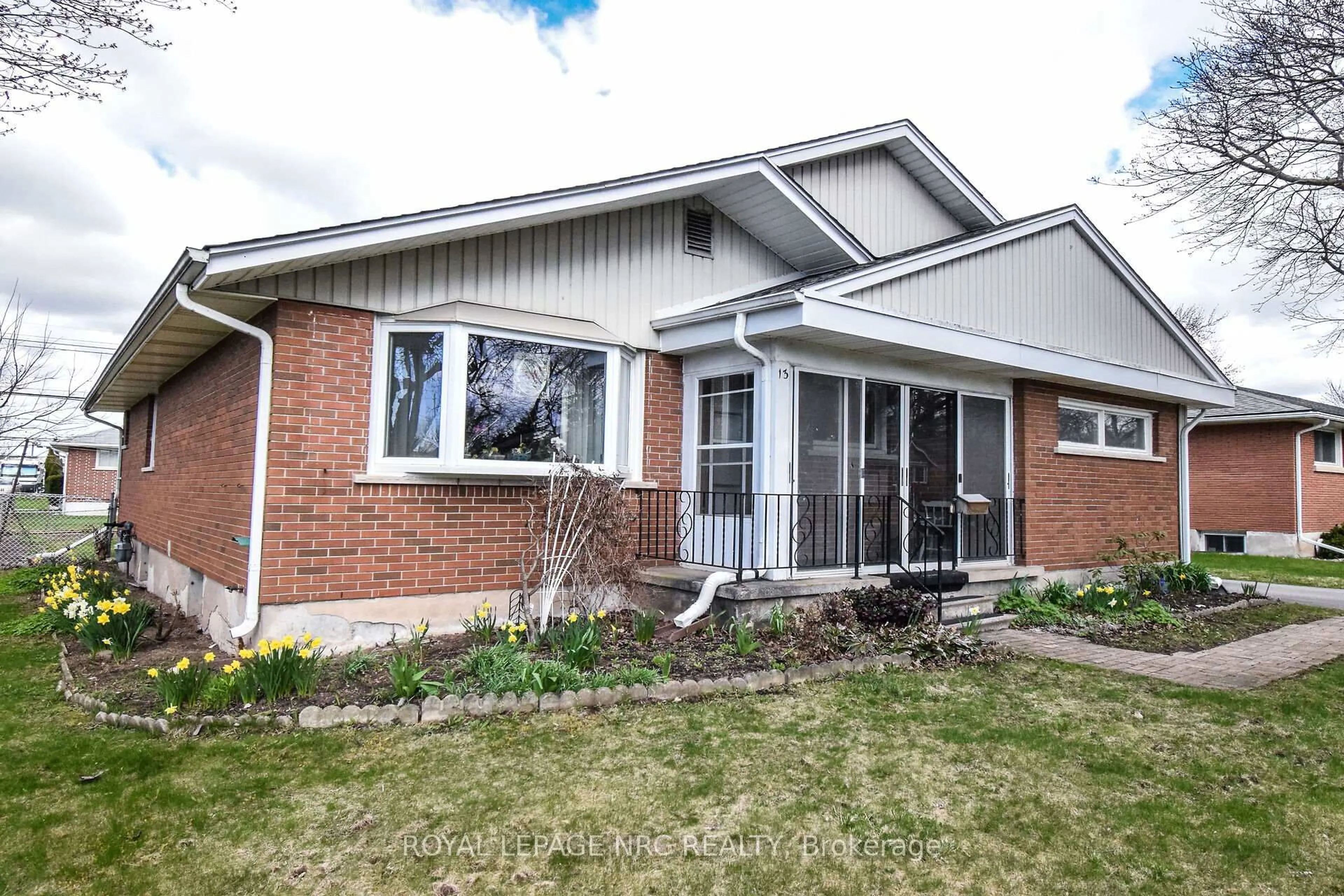 Home with brick exterior material, street for 13 Westmount Cres, Welland Ontario L3C 2S5