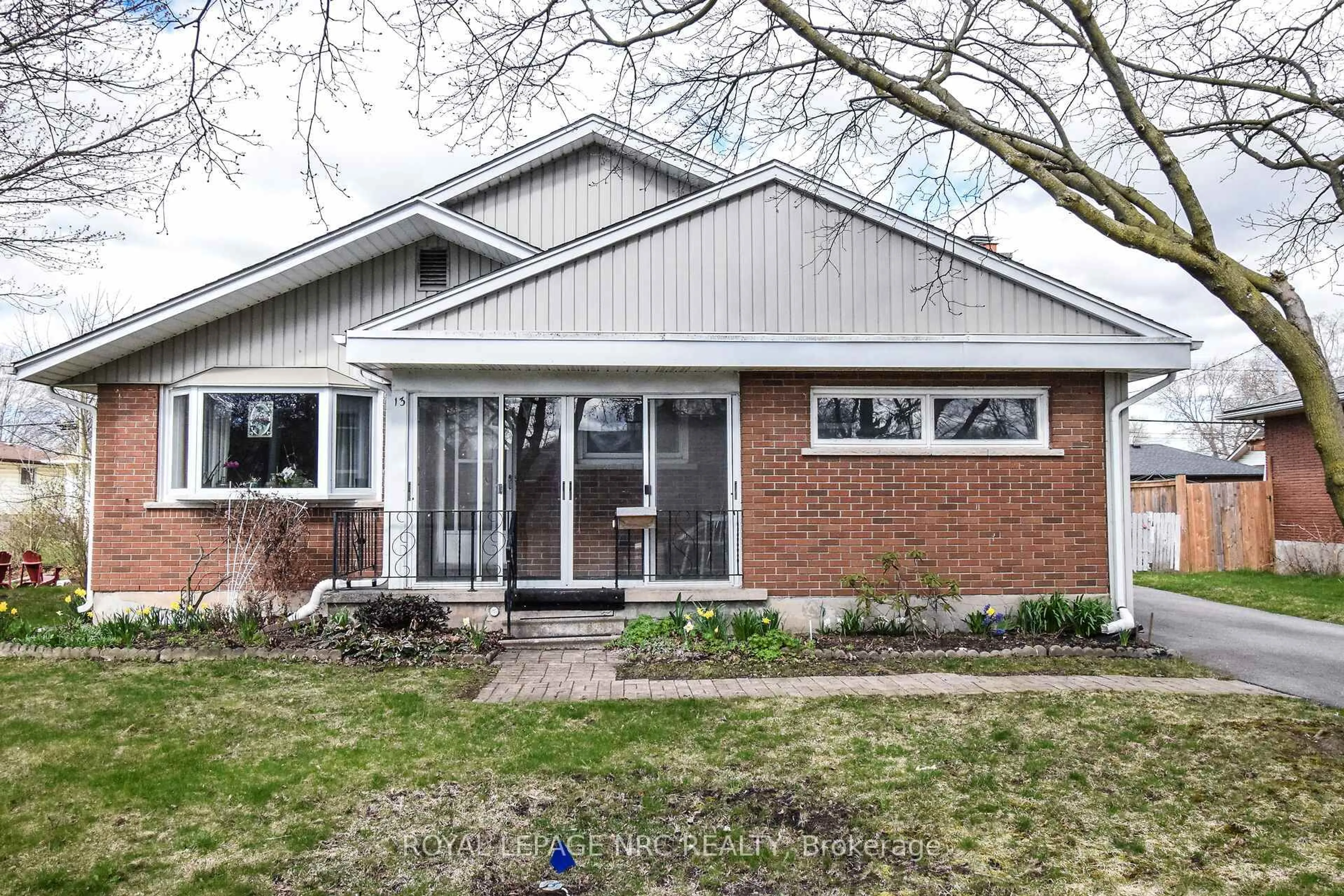 Home with brick exterior material, street for 13 Westmount Cres, Welland Ontario L3C 2S5