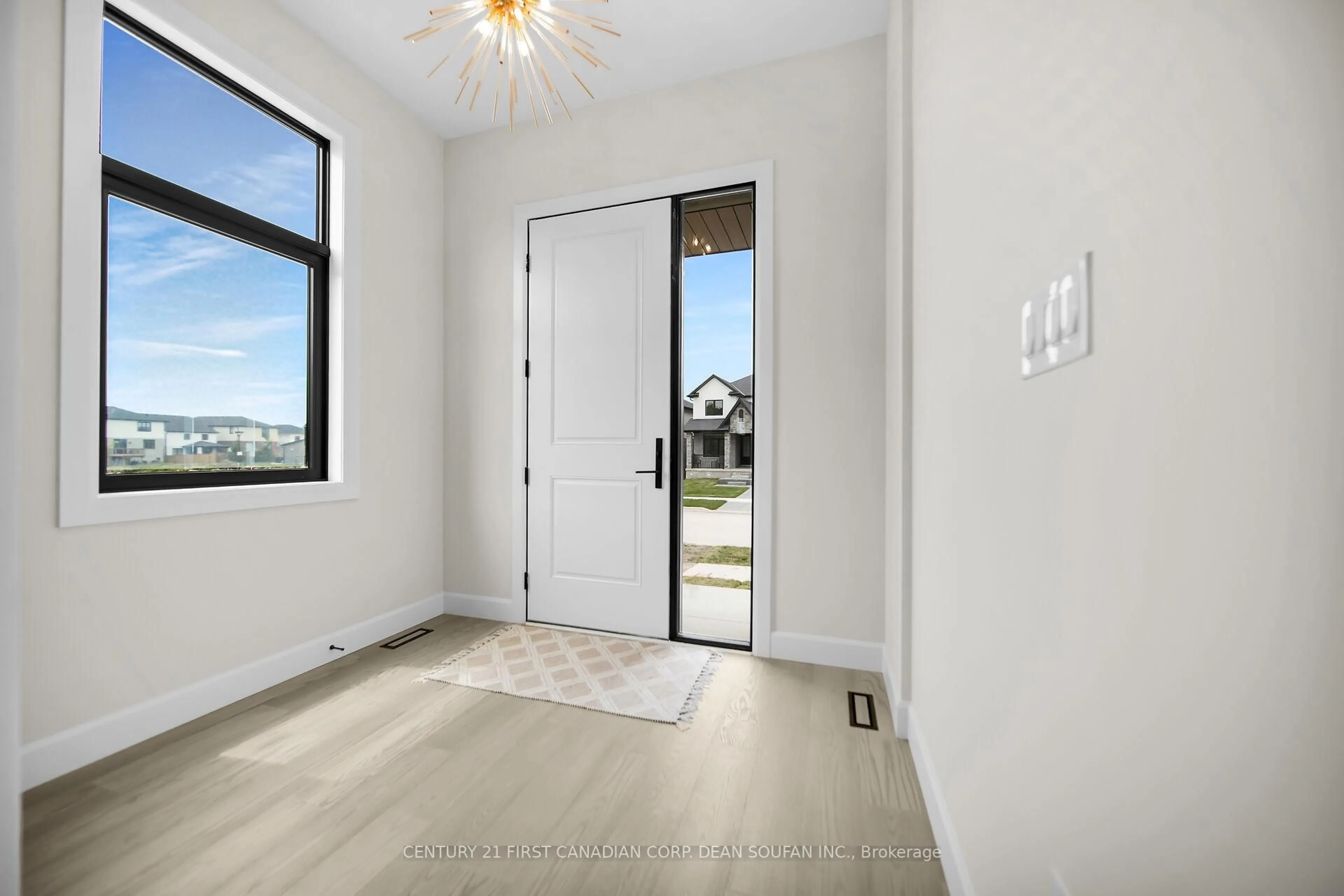 Indoor entryway for 4068 BIG LEAF Tr, London South Ontario N6P 0K2