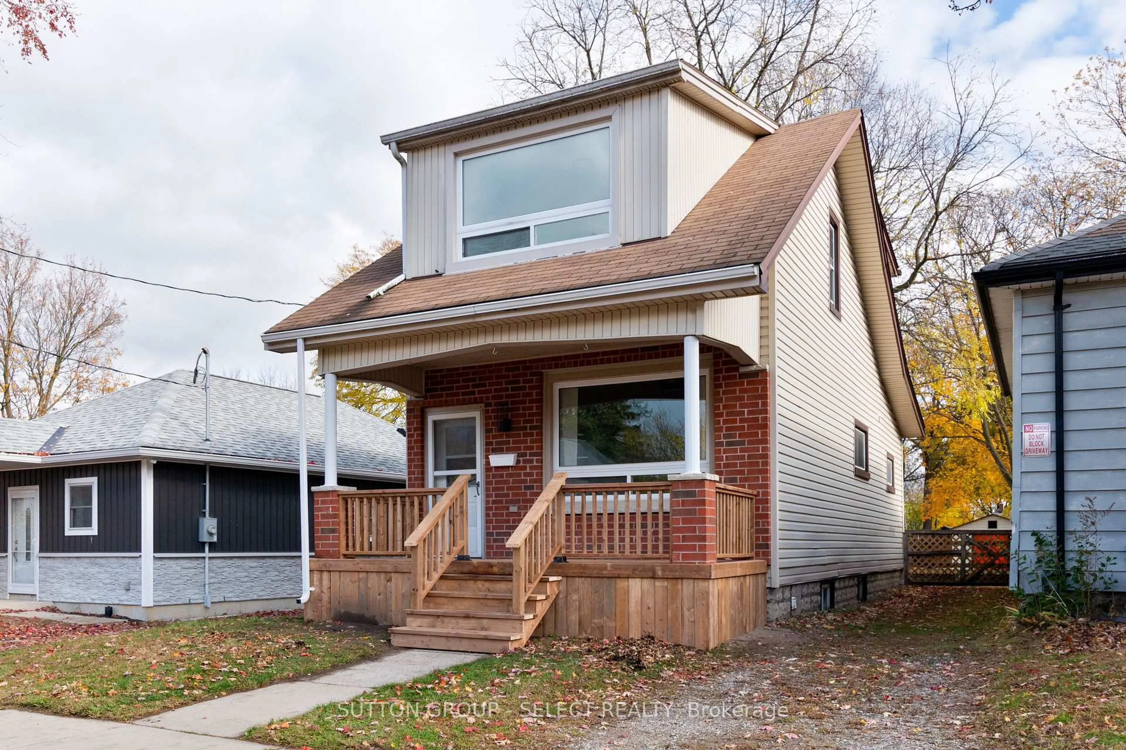Home with brick exterior material, street for 104 Oak St, London East Ontario N5Z 2H6
