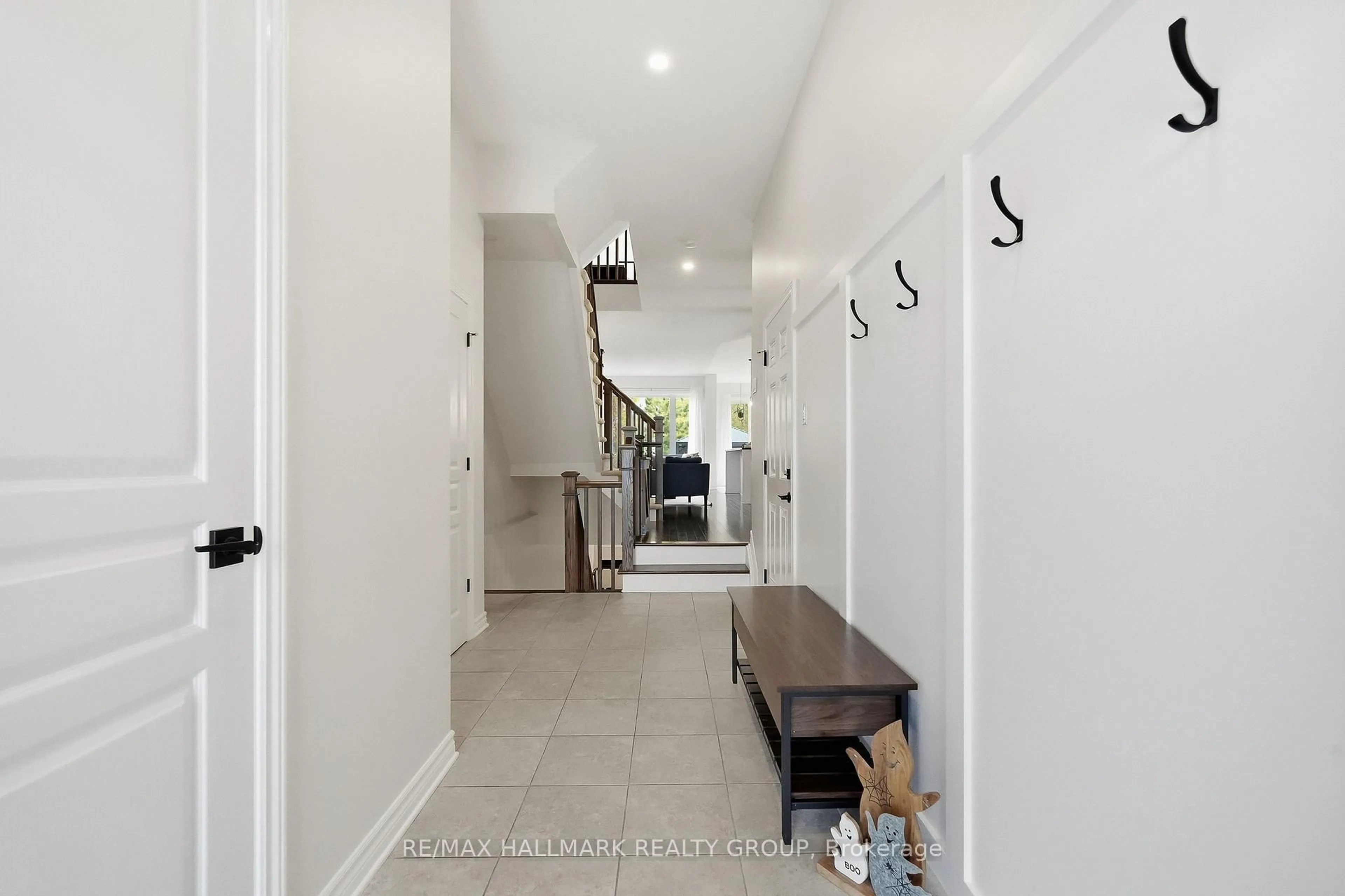 Indoor entryway for 314 Melodie St, Ottawa Ontario K1W 0H9