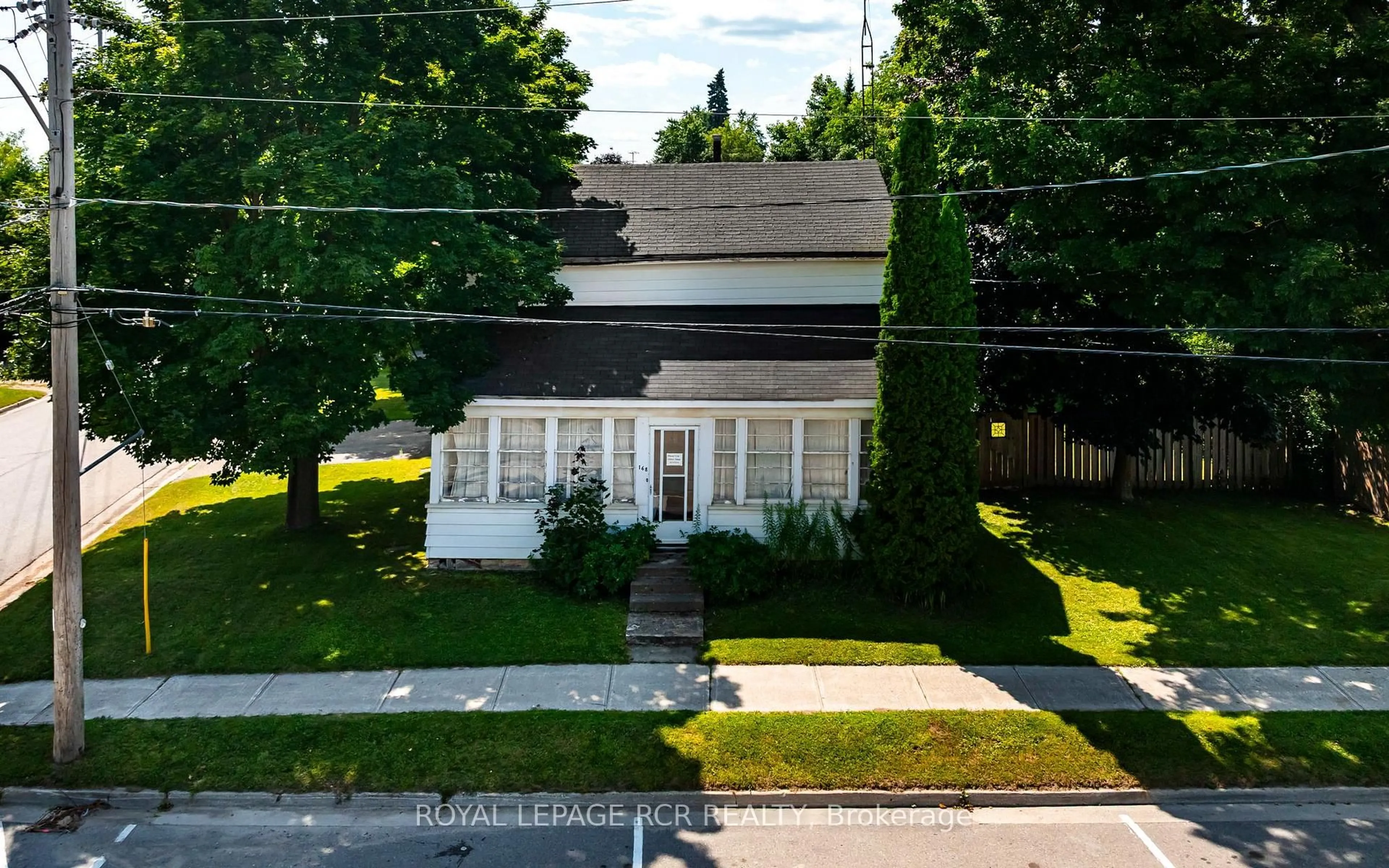 A pic from outside/outdoor area/front of a property/back of a property/a pic from drone, street for 168 Victoria St, Shelburne Ontario L9V 2Y1