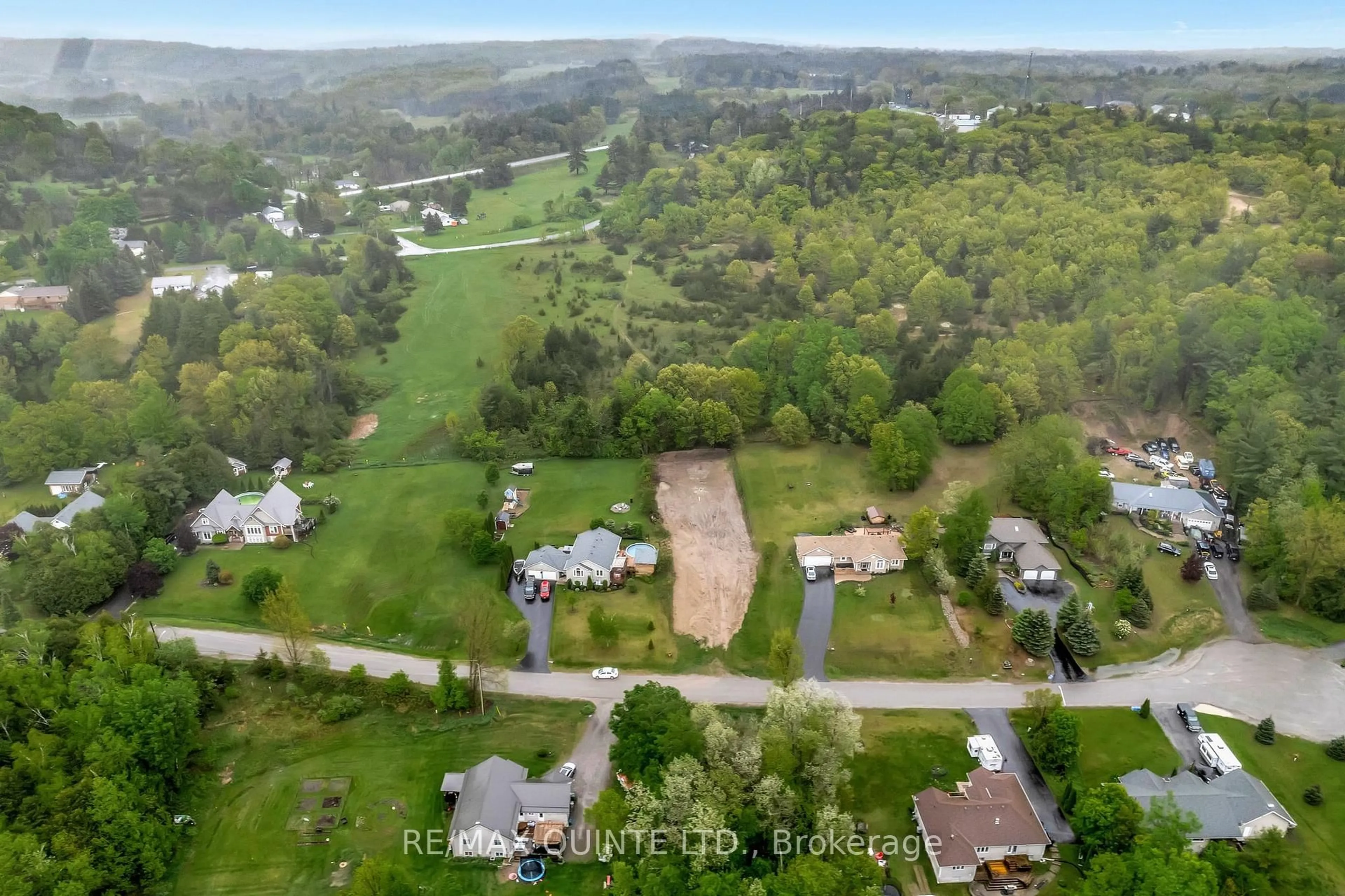 A pic from outside/outdoor area/front of a property/back of a property/a pic from drone, unknown for 43 DEERFIELD Dr, Hastings Ontario K0K 2C0