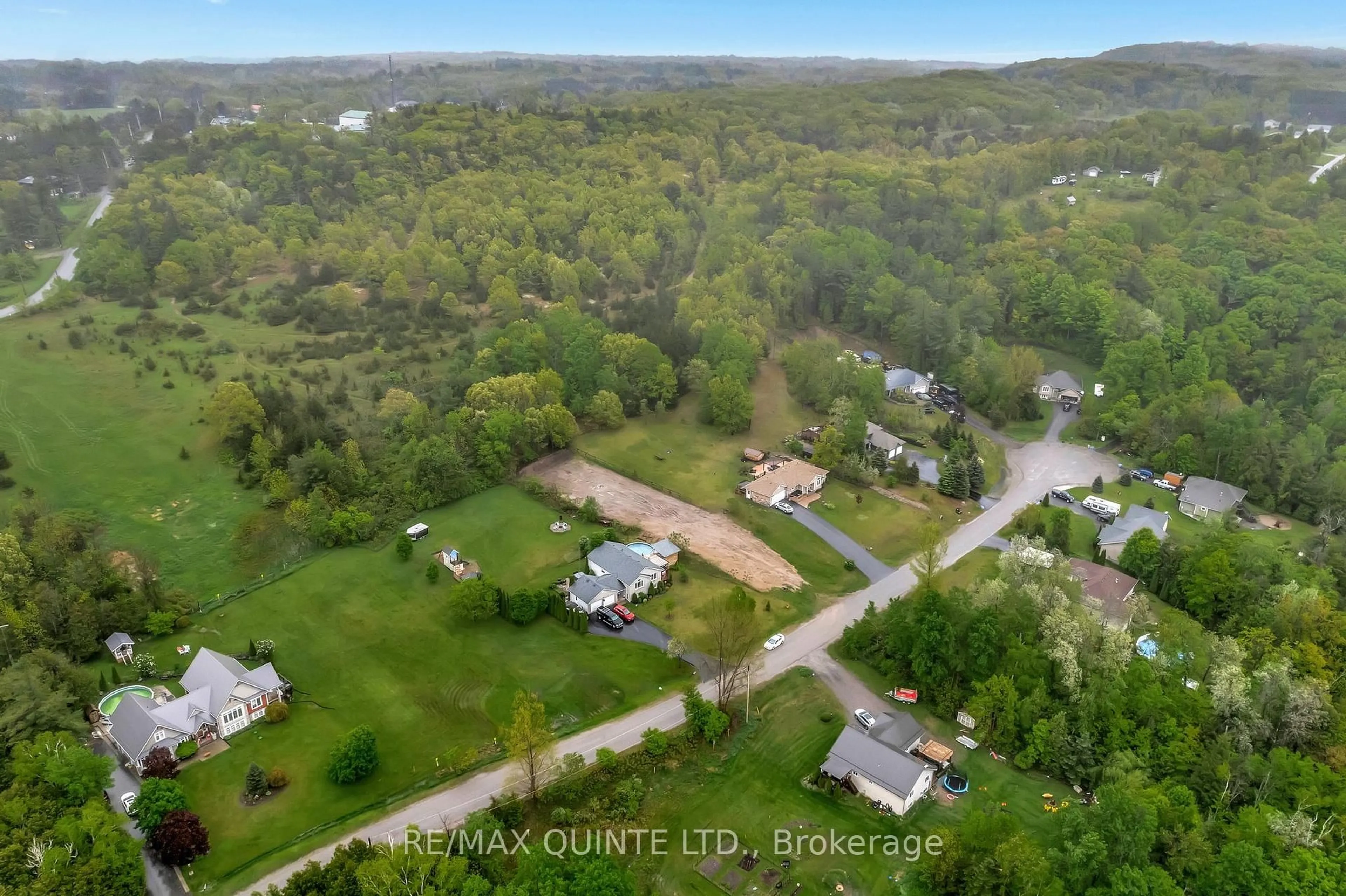 A pic from outside/outdoor area/front of a property/back of a property/a pic from drone, unknown for 43 DEERFIELD Dr, Hastings Ontario K0K 2C0