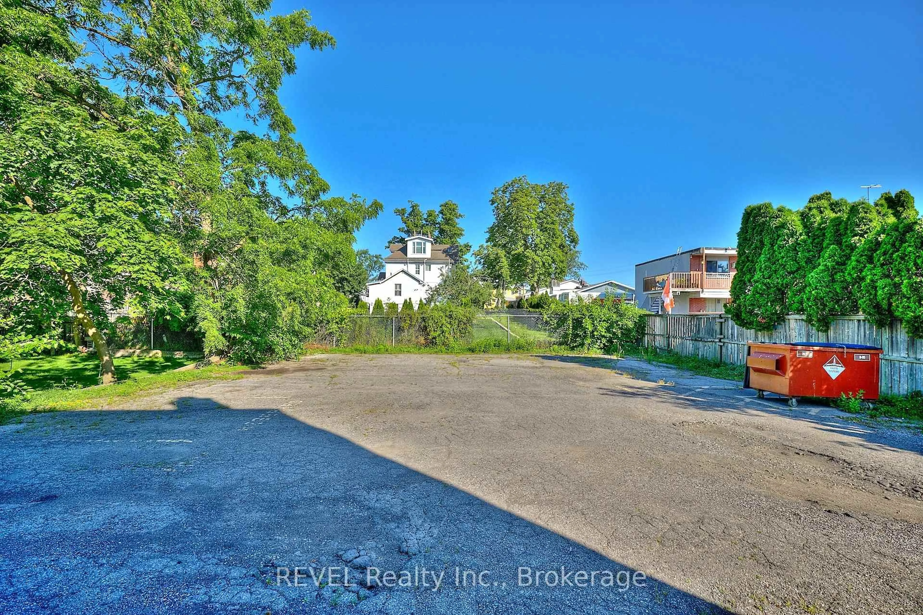 A pic from outside/outdoor area/front of a property/back of a property/a pic from drone, street for 3865 Front St, Niagara Falls Ontario L2G 6G3