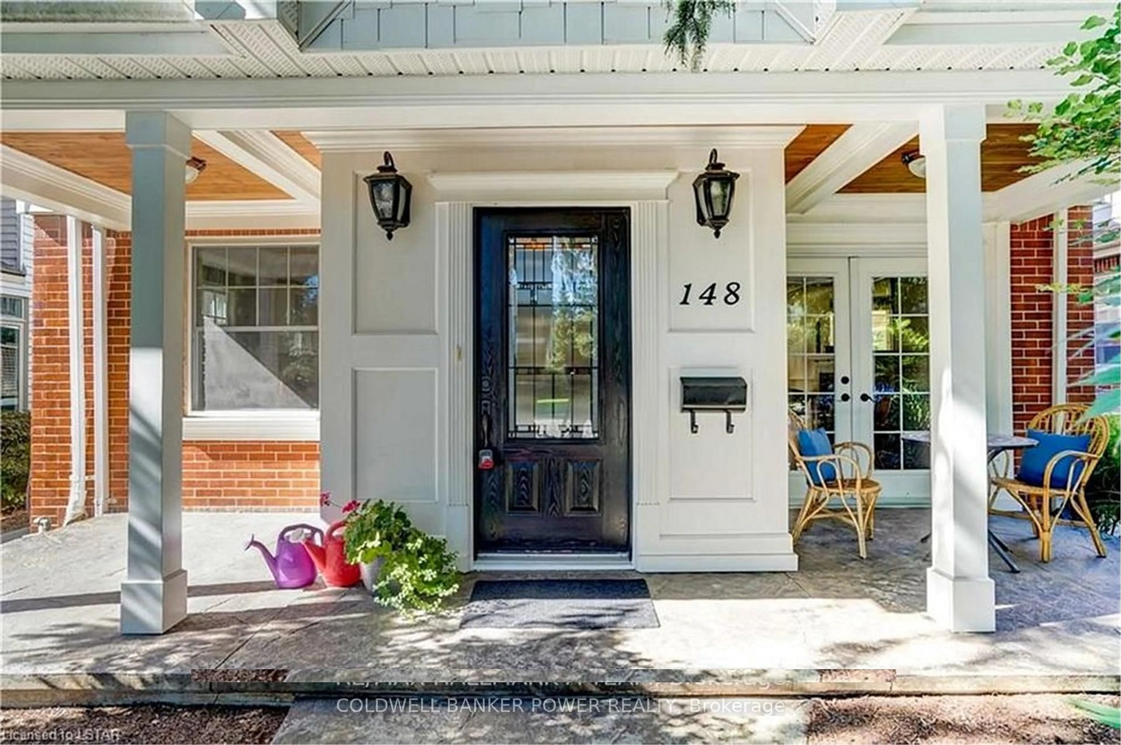 Indoor entryway for 148 IROQUOIS Ave, London South Ontario N6C 2K8