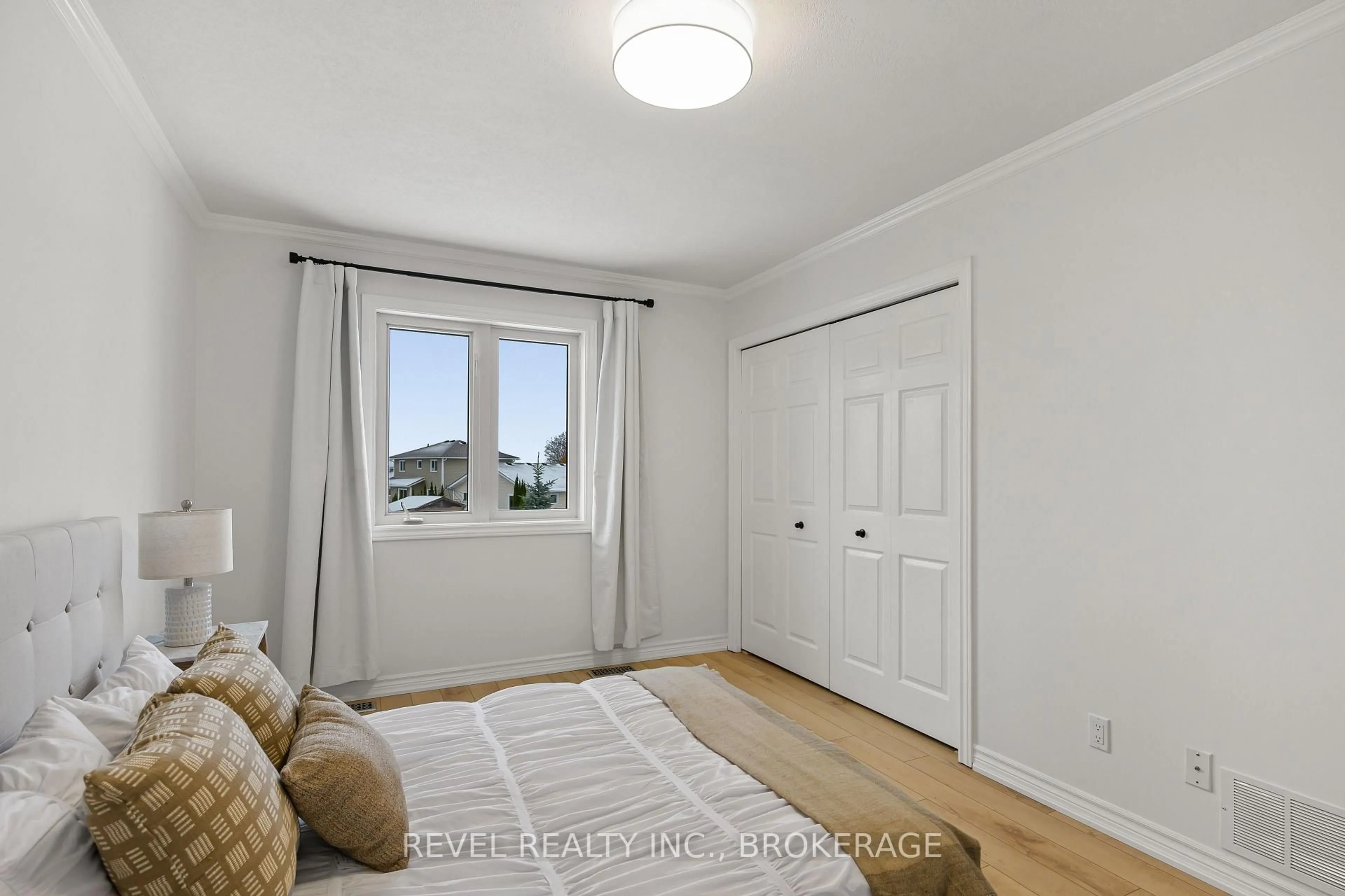 A pic of a room for 108 Islandview Dr, Amherstview Ontario K7N 0A5