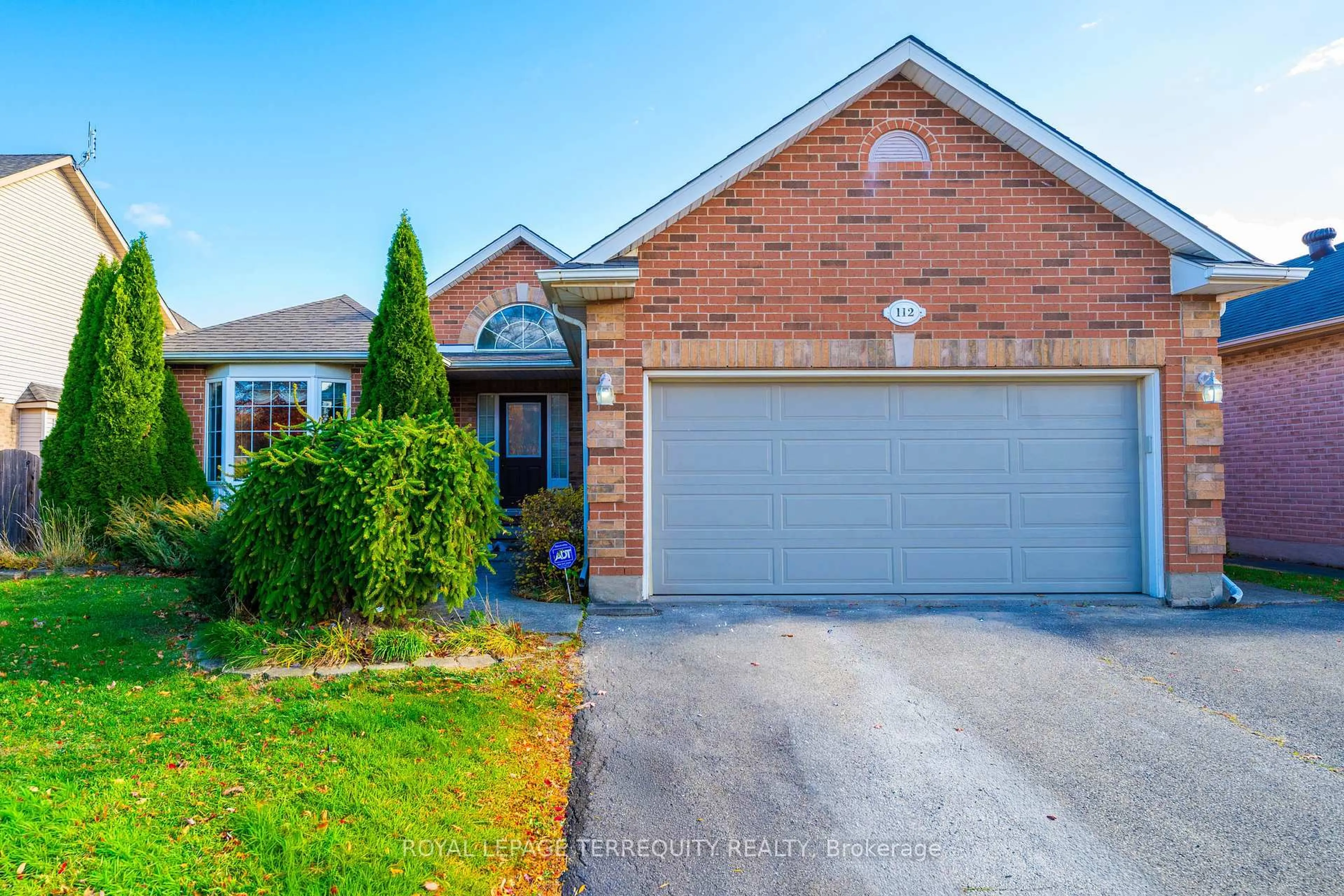 Home with brick exterior material, street for 112 VANSICKLE Rd, St. Catharines Ontario L2S 3Y6