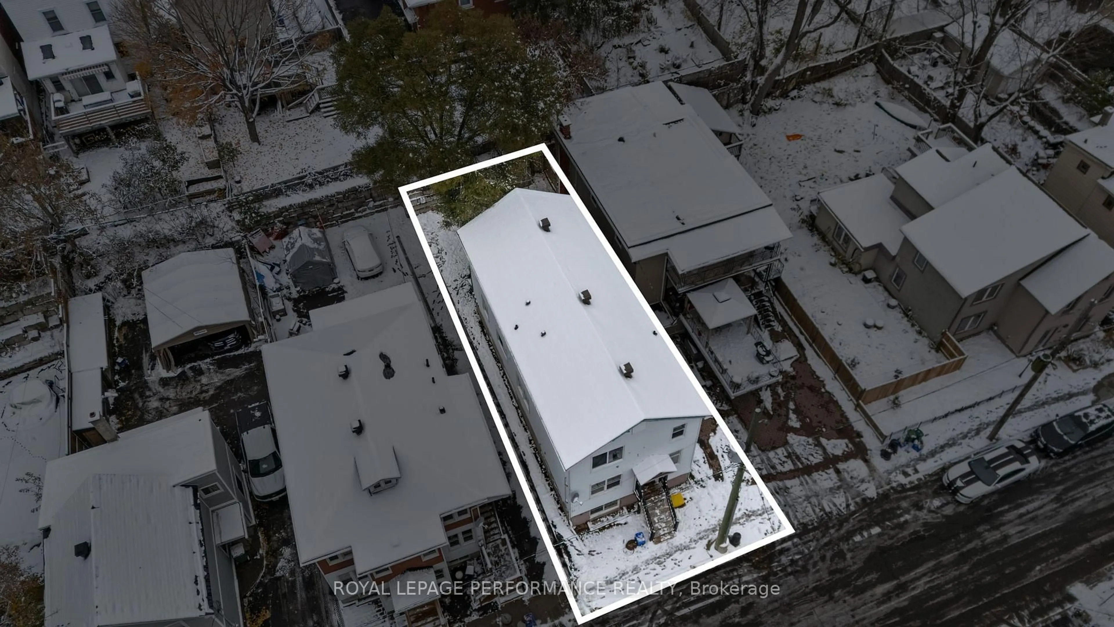 A pic from outside/outdoor area/front of a property/back of a property/a pic from drone, building for 267 Lalemant St, Ottawa Ontario K1L 7G1