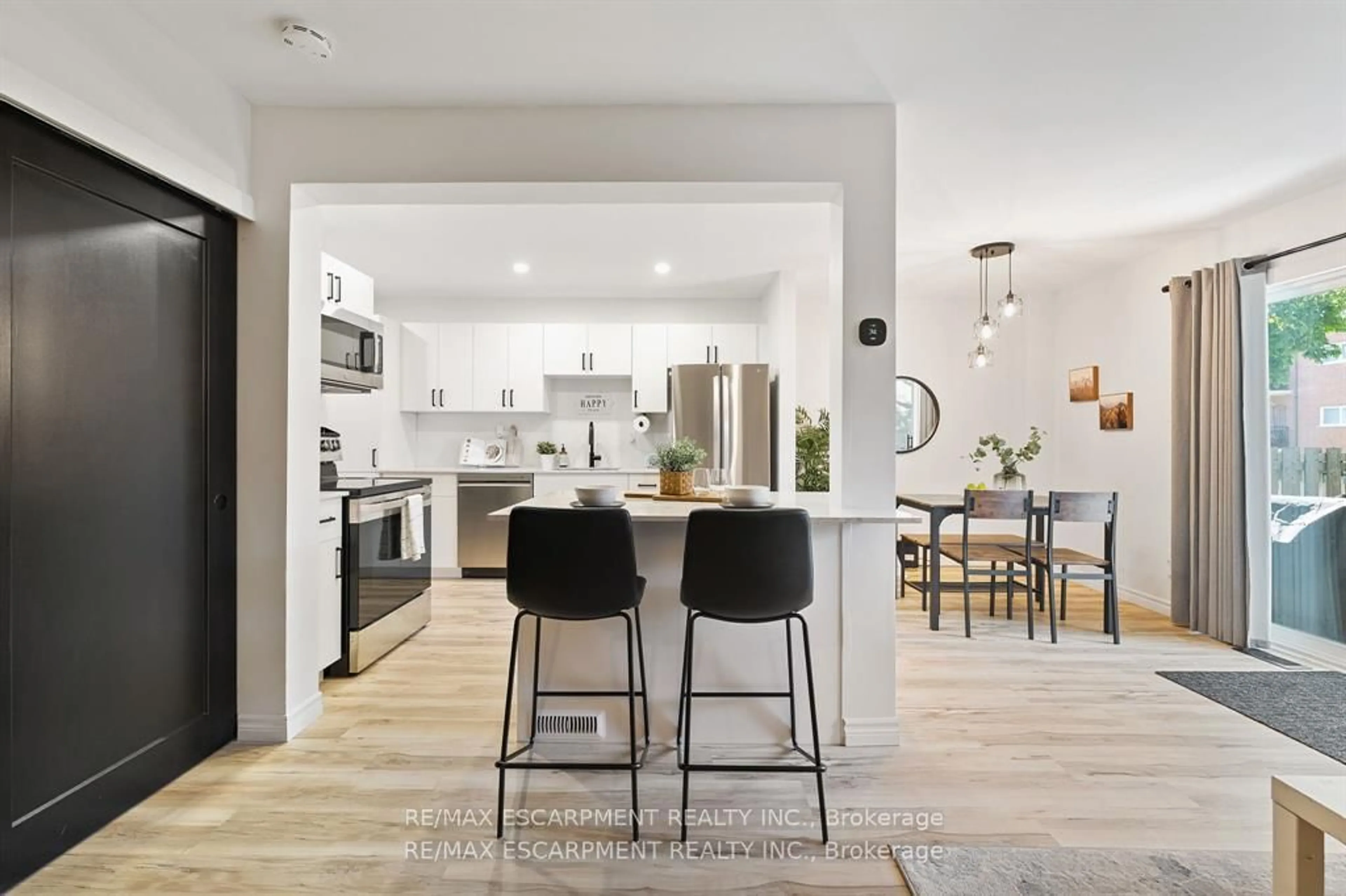 Open concept kitchen, unknown for 17 Old Pine Tr #150, St. Catharines Ontario L2M 6P9