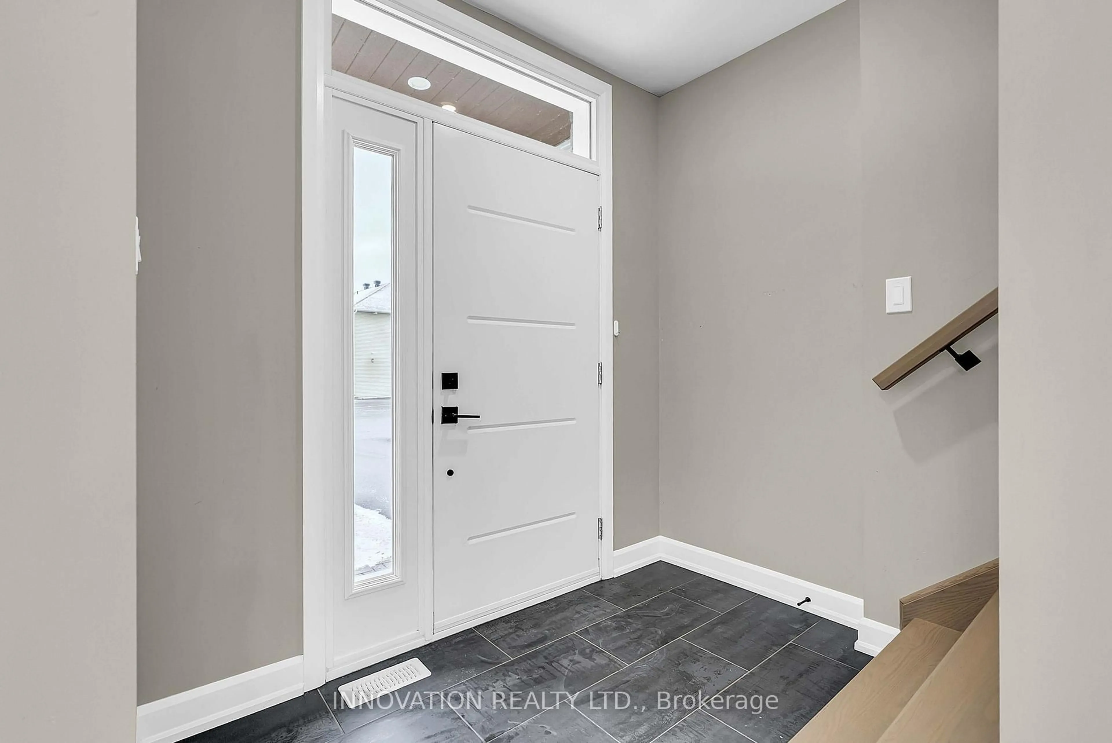 Indoor entryway for 6664 Glen Walter Park Rd, South Glengarry Ontario K6H 5R5