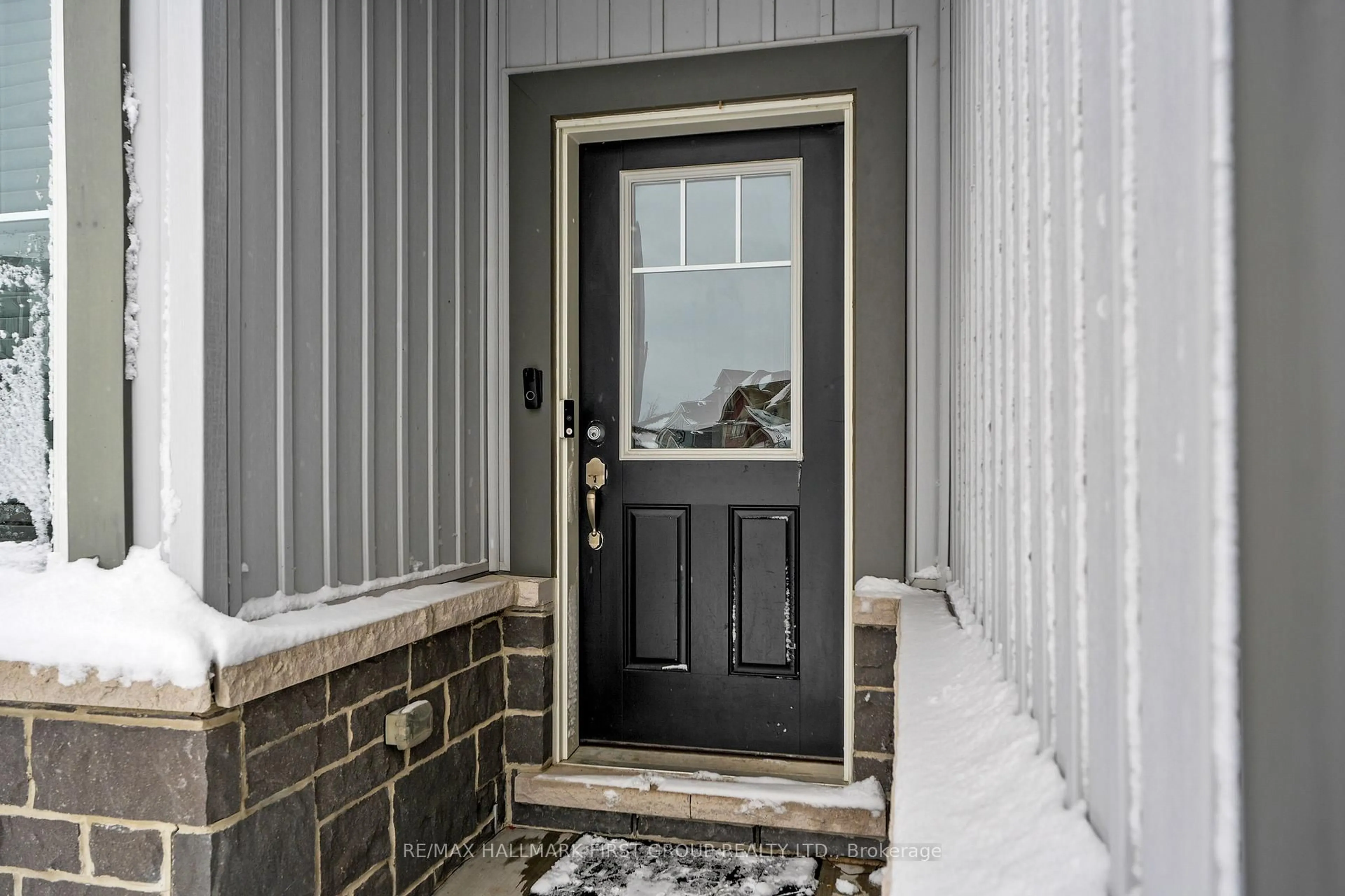 Indoor entryway for 10 Walnut Cres, Belleville Ontario K8N 0E3