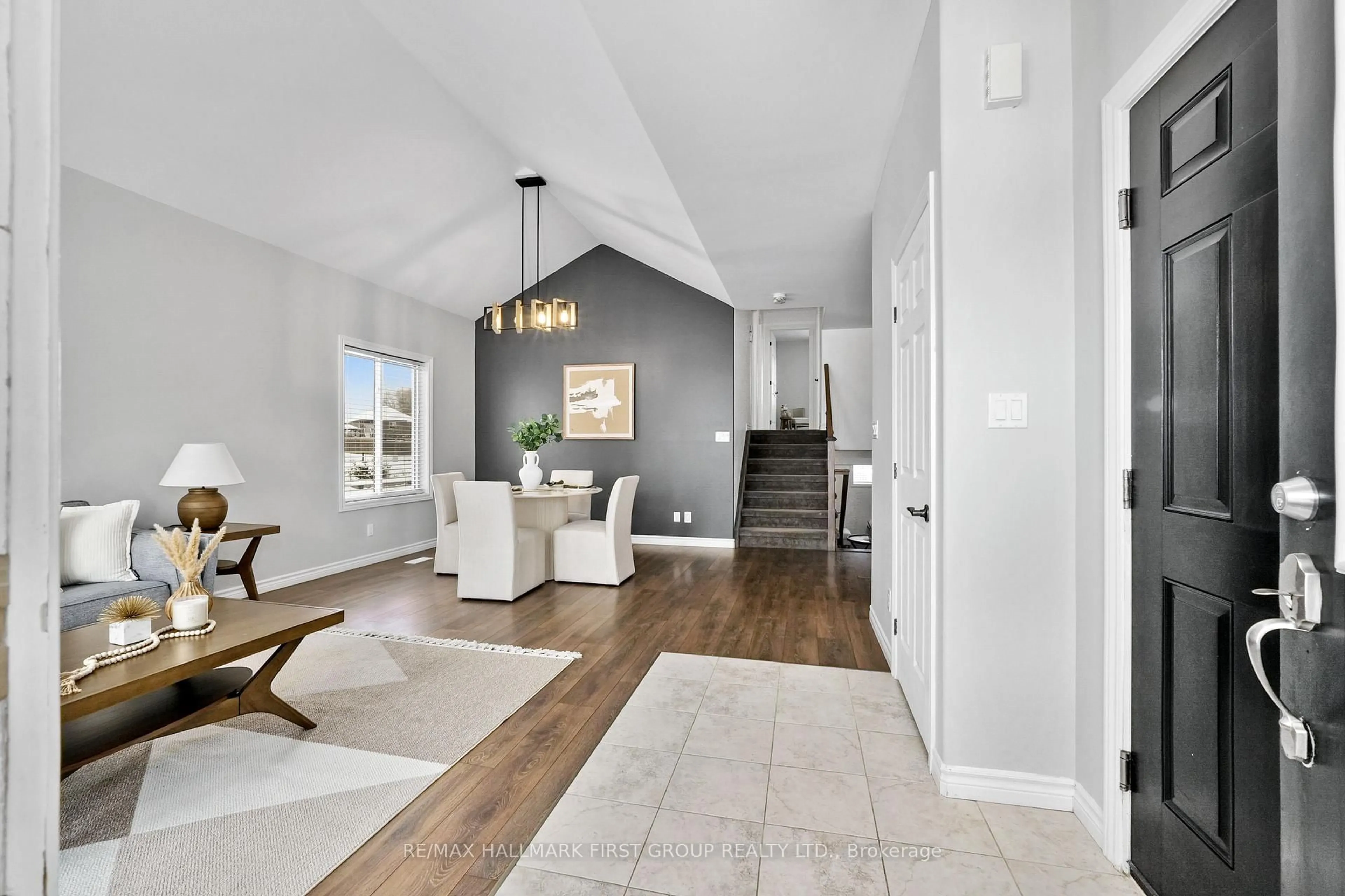 Indoor entryway for 10 Walnut Cres, Belleville Ontario K8N 0E3