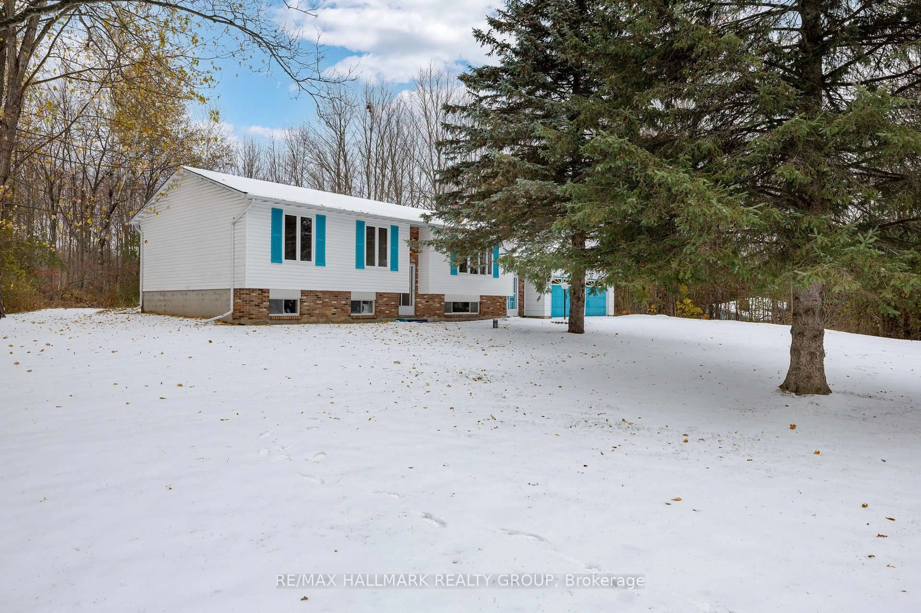 A pic from outside/outdoor area/front of a property/back of a property/a pic from drone, street for 3600 Lords Mills Rd, Augusta Ontario K0E 1T0