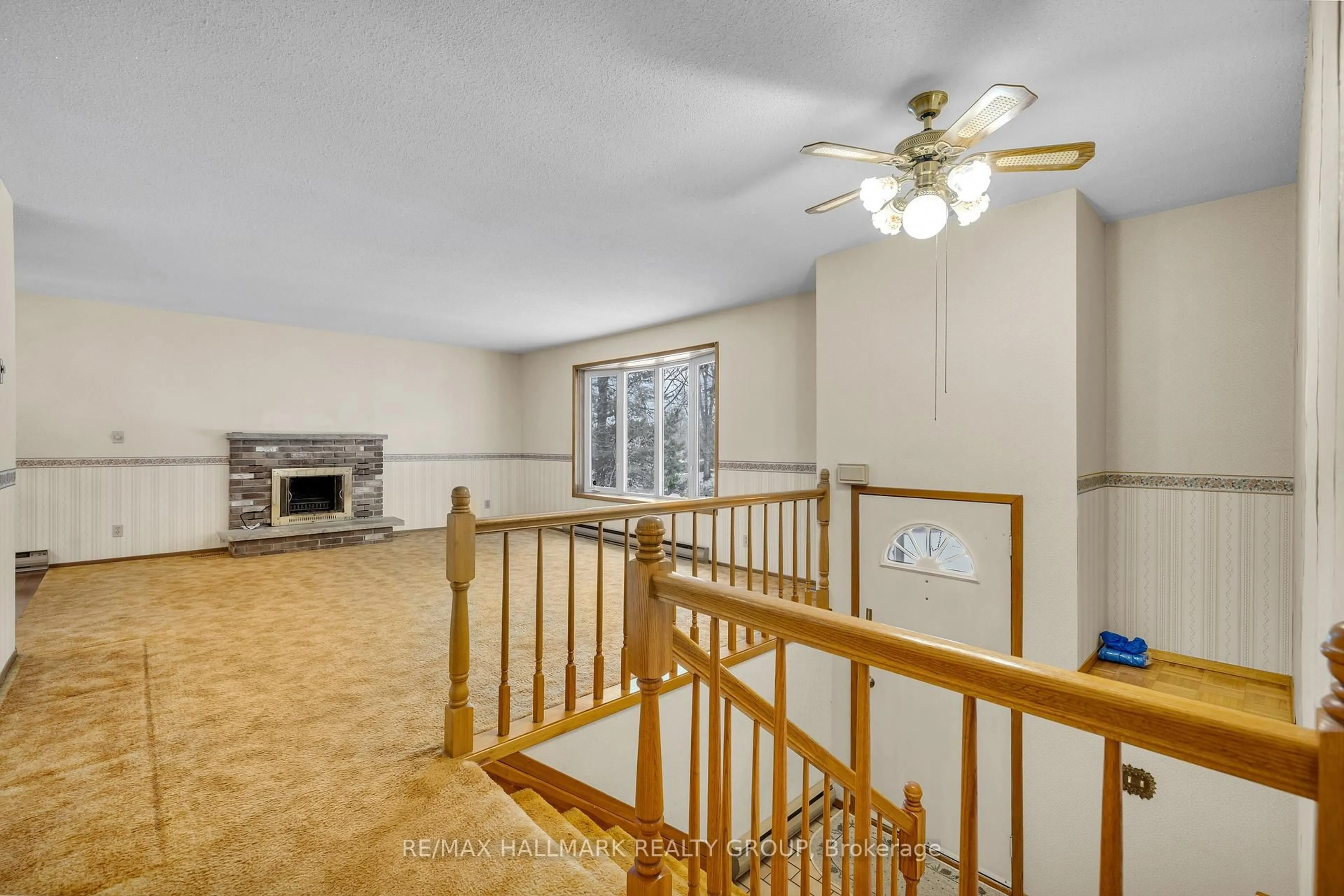 Indoor foyer for 3600 Lords Mills Rd, Augusta Ontario K0E 1T0