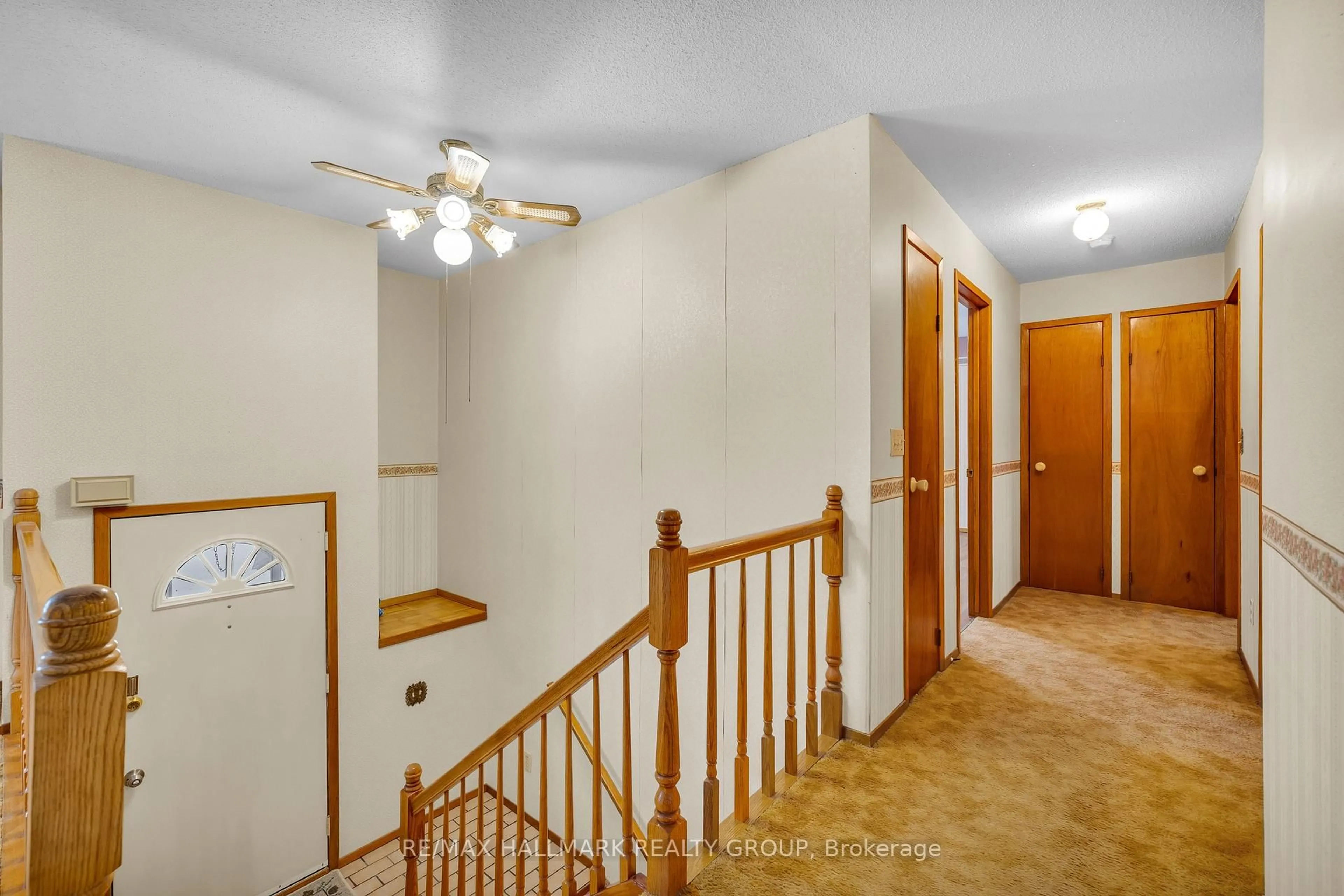 Indoor foyer for 3600 Lords Mills Rd, Augusta Ontario K0E 1T0