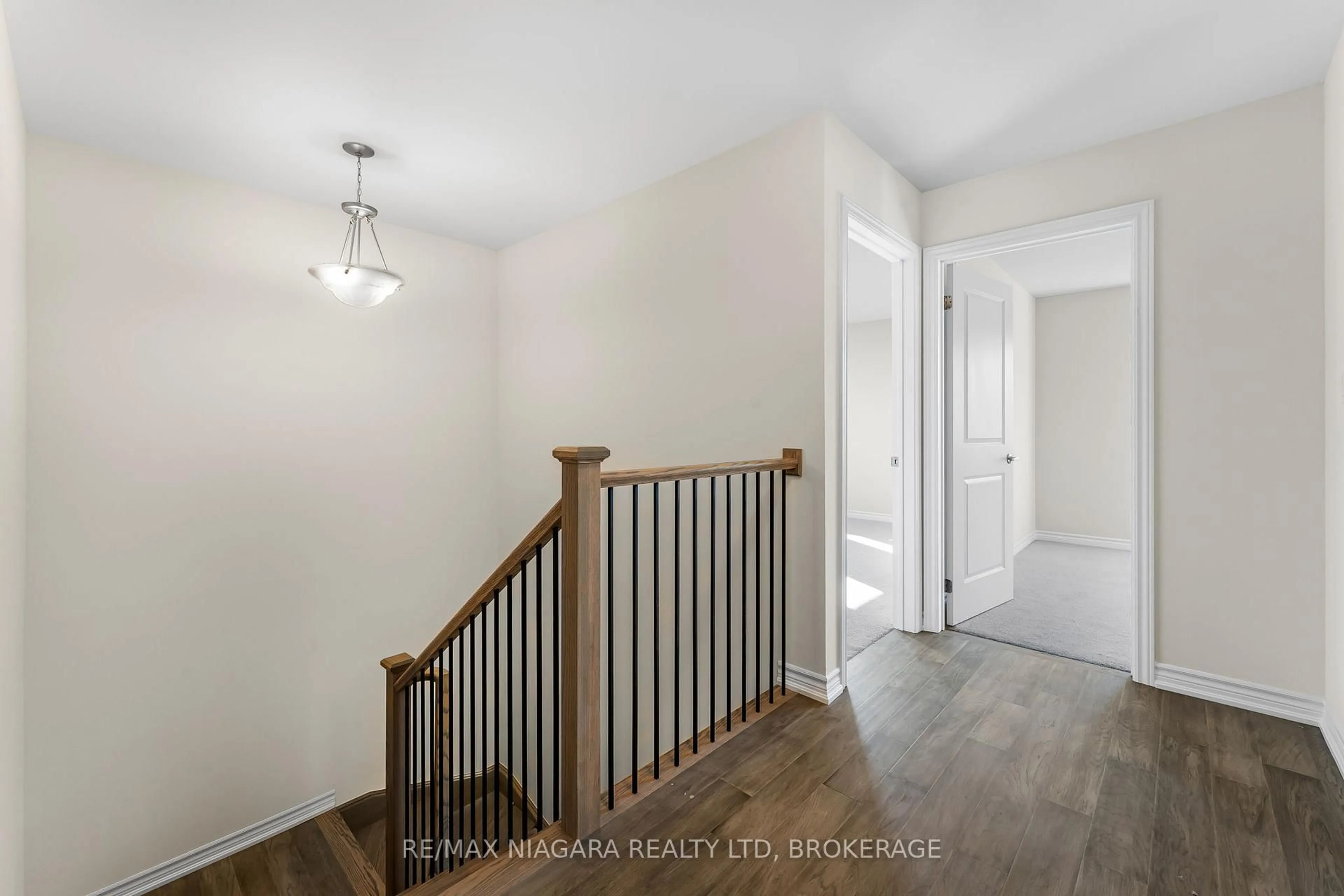 Indoor entryway for 3219 DOMINION Rd, Fort Erie Ontario L0S 1N0