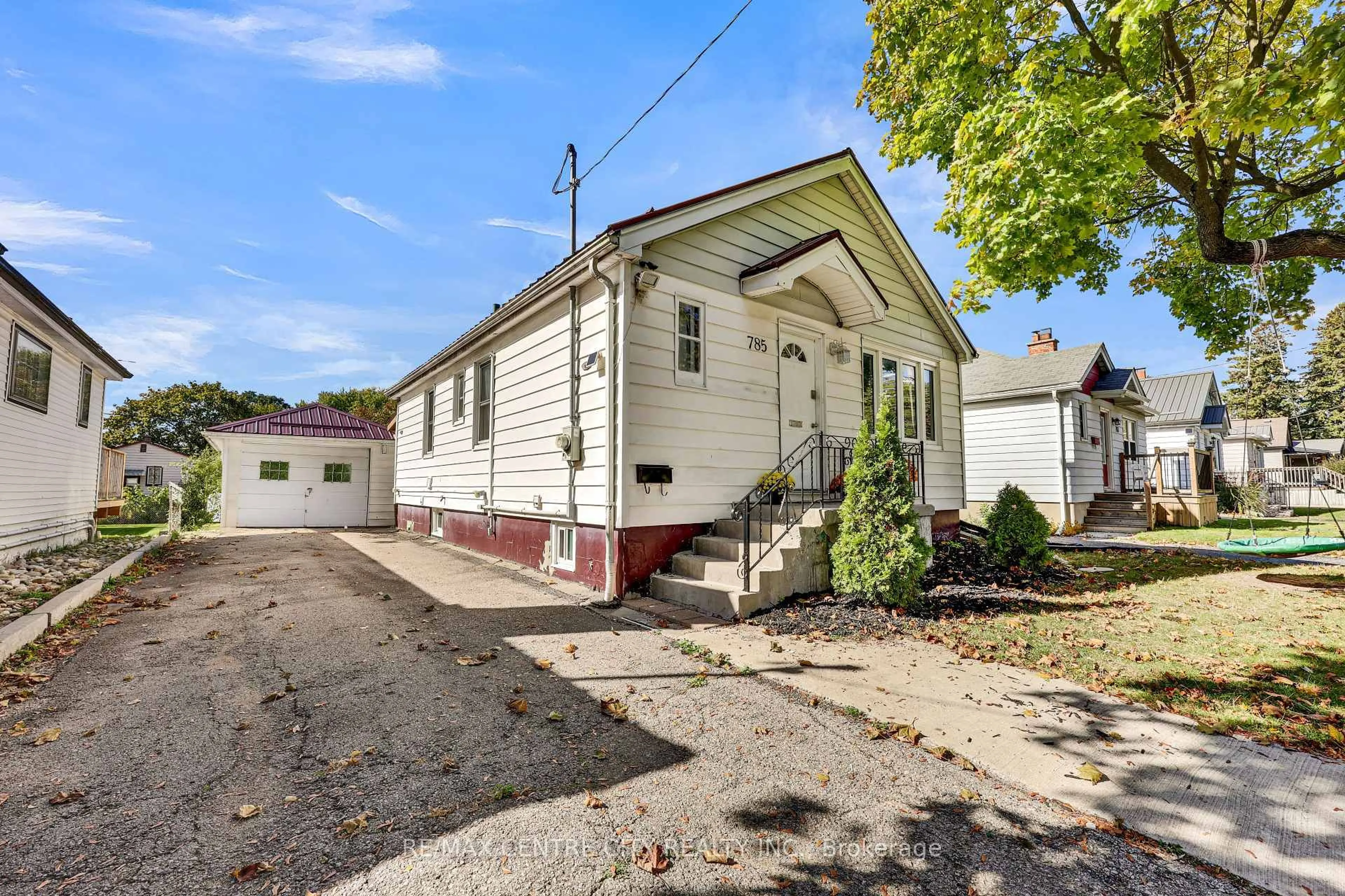 Unknown for 785 Fleet St, London East Ontario N5Y 1R8