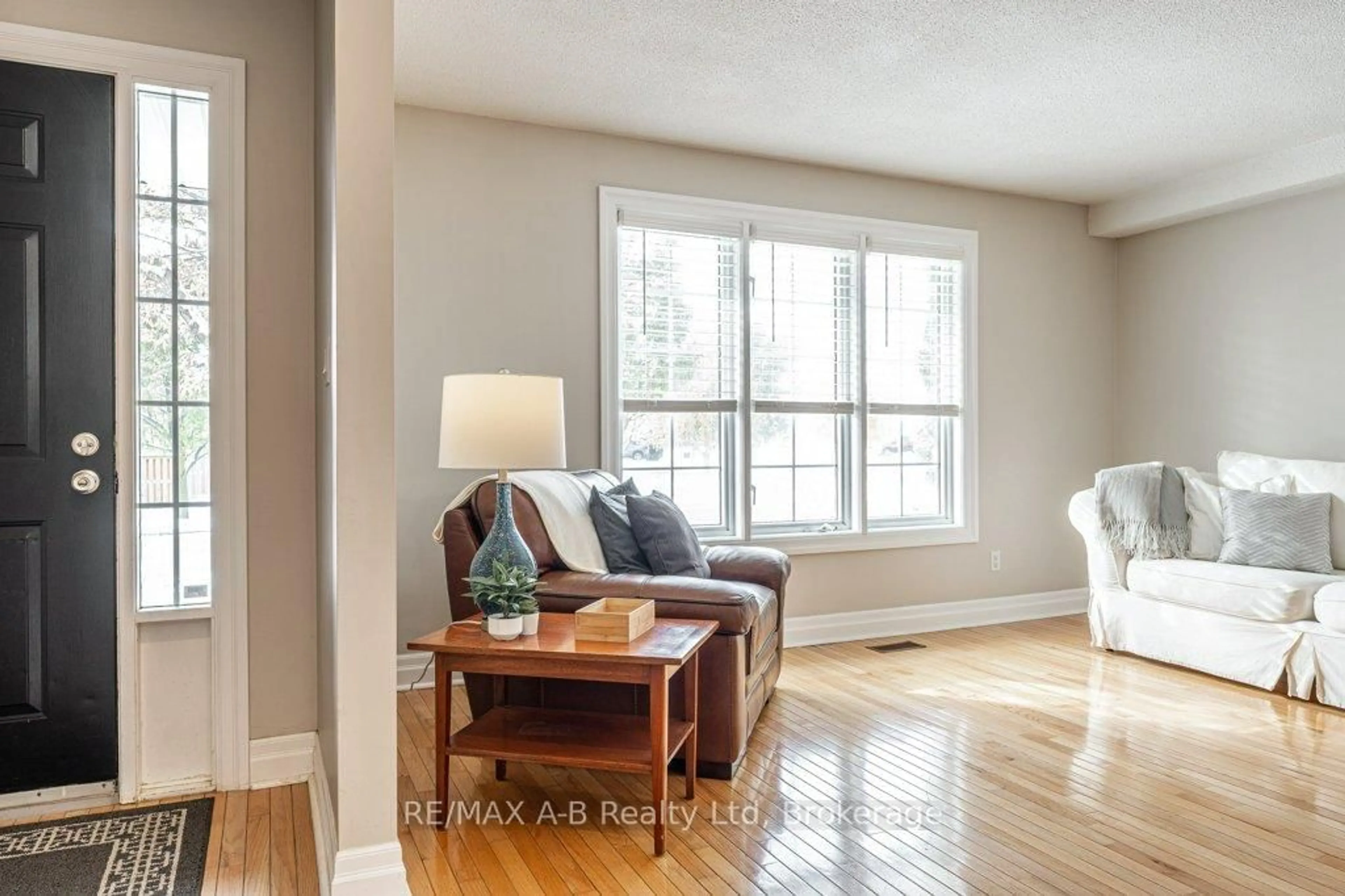 Living room with furniture, wood/laminate floor for 86 Freeland Dr, Stratford Ontario N4Z 1H1