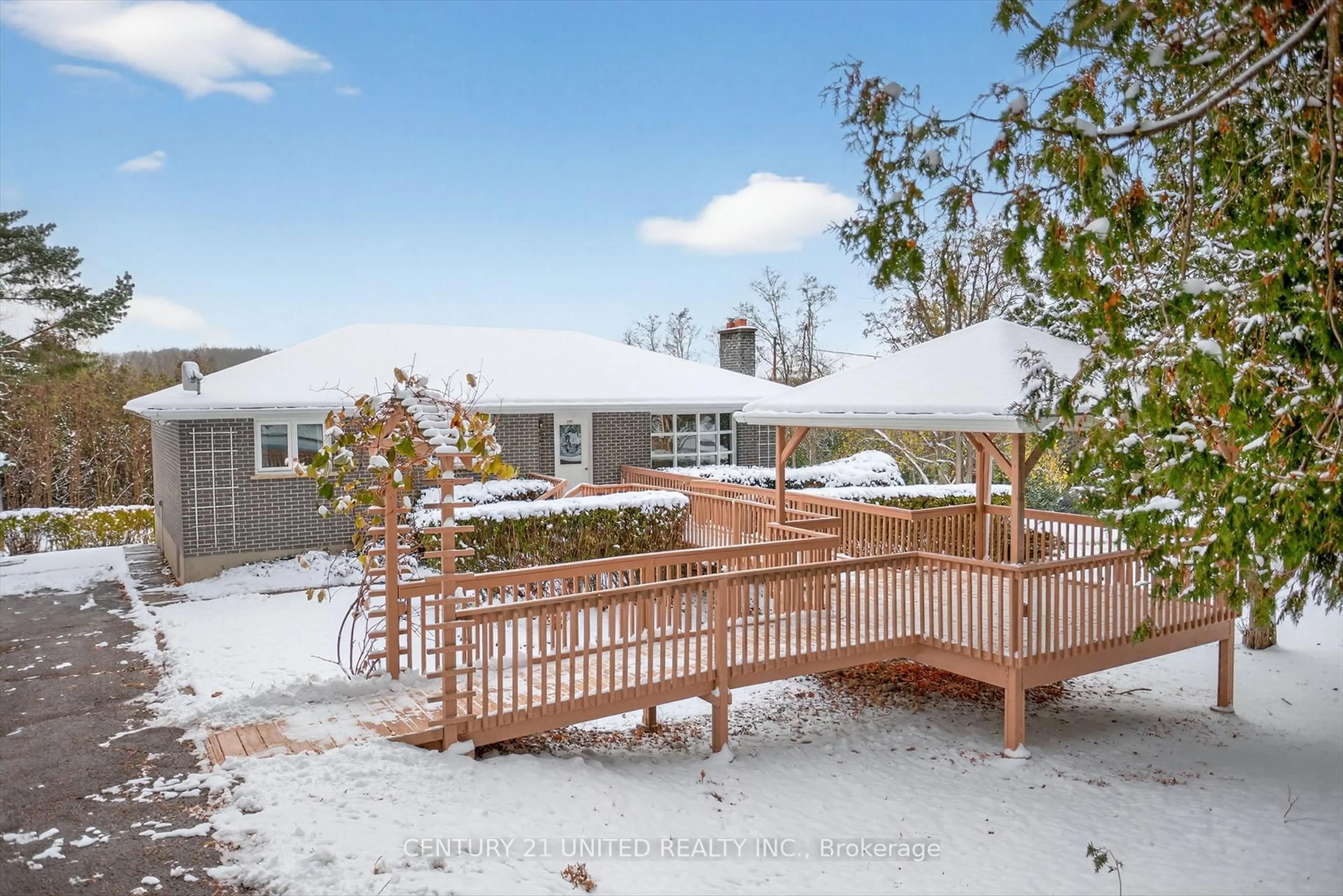 Patio, mountain view for 1555 Stewart Line, Cavan Monaghan Ontario L0A 1C0