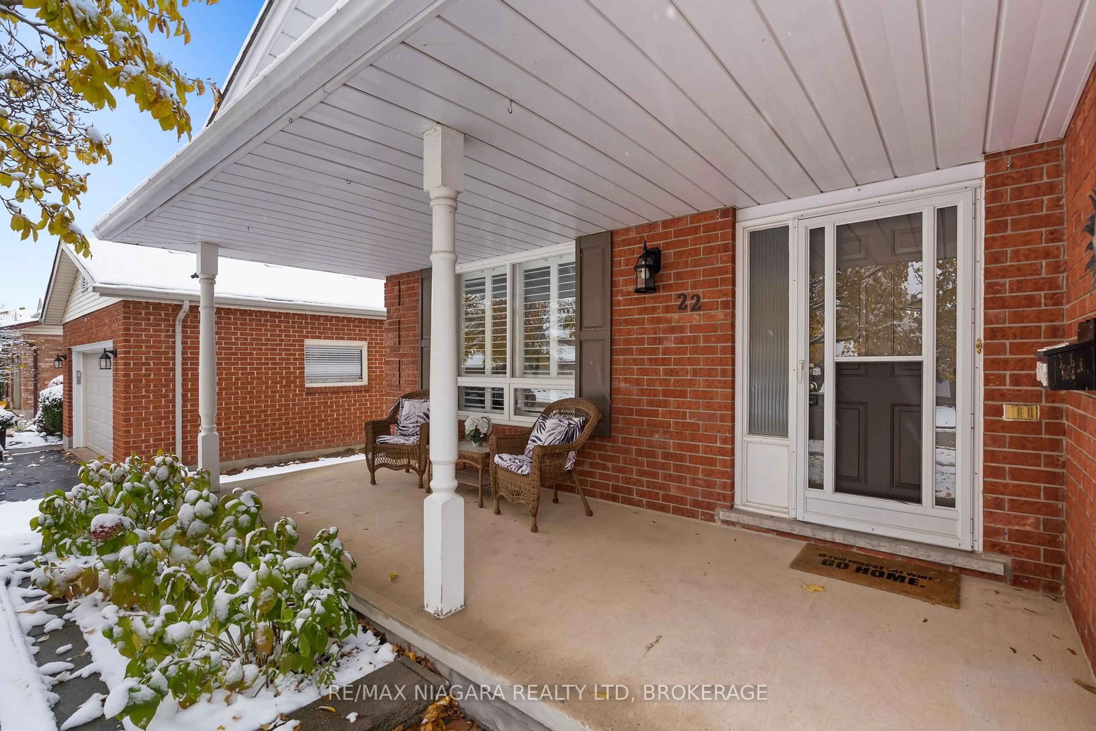 Patio, street for 22 Michelle Dr, St. Catharines Ontario L2S 3G7