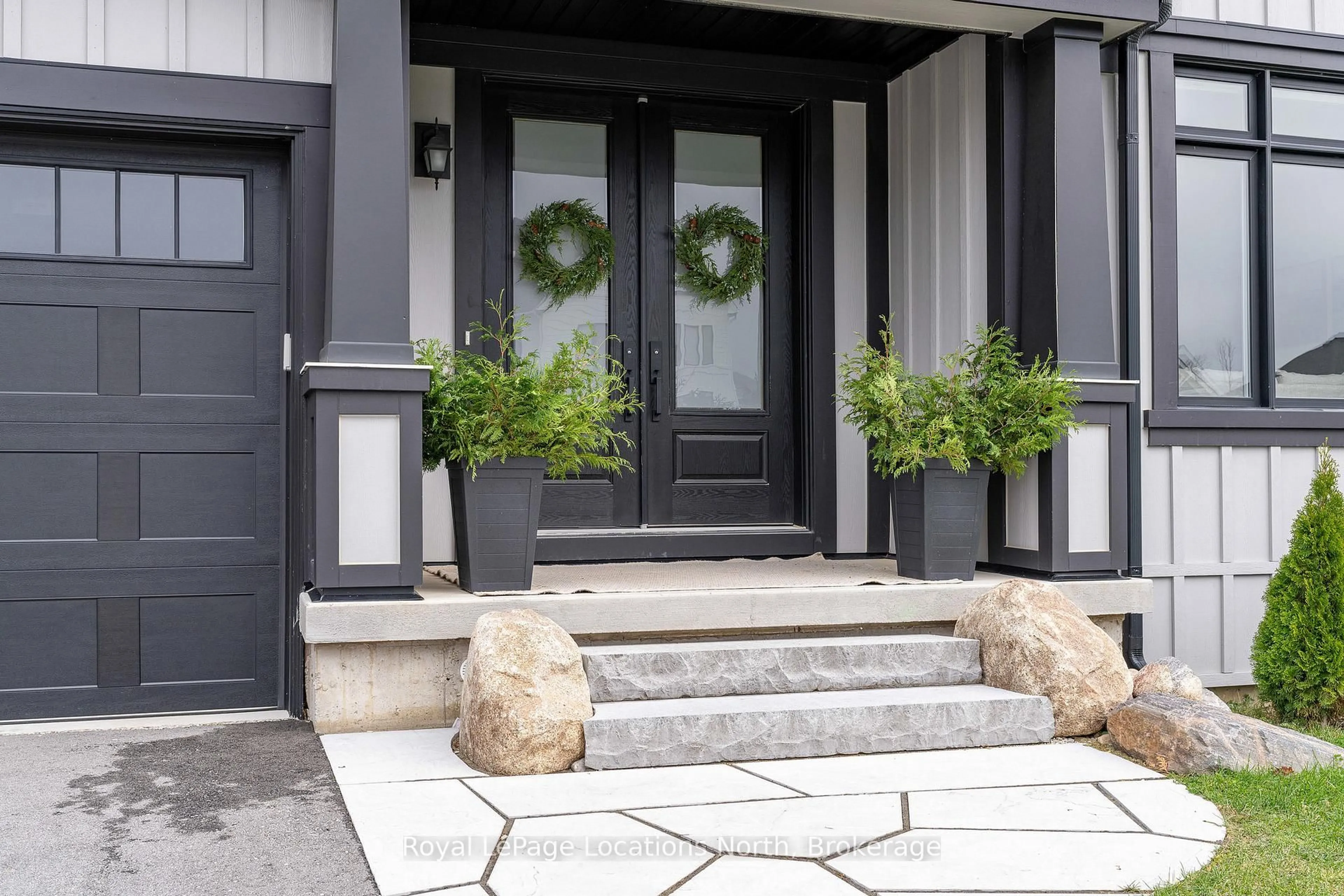 Indoor entryway for 104 Stillwater Cres, Blue Mountains Ontario L9Y 4P5