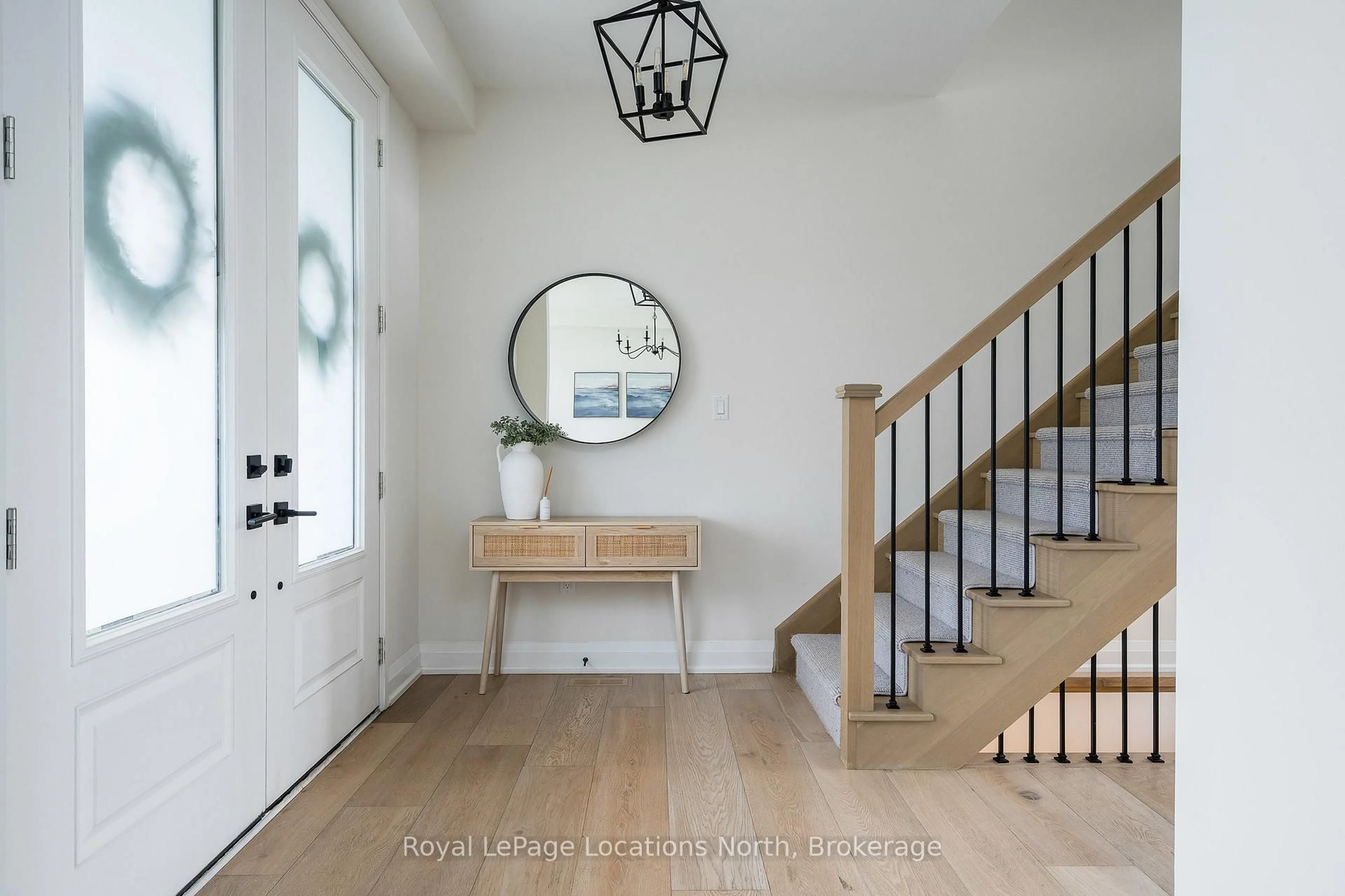 Indoor entryway for 104 Stillwater Cres, Blue Mountains Ontario L9Y 4P5