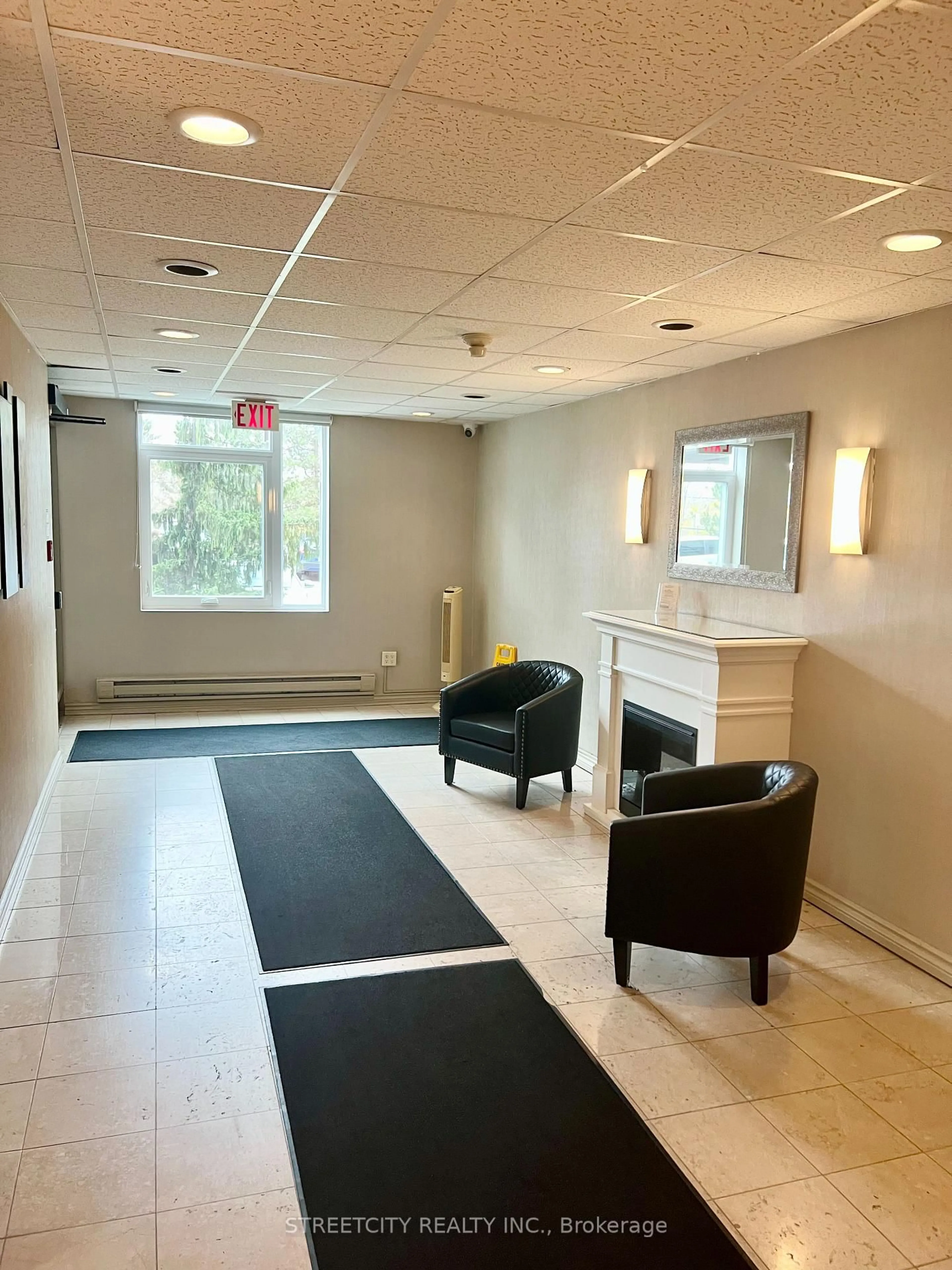 Indoor foyer for 45 Pond Mills Rd #1714, London South Ontario N5Z 4W5