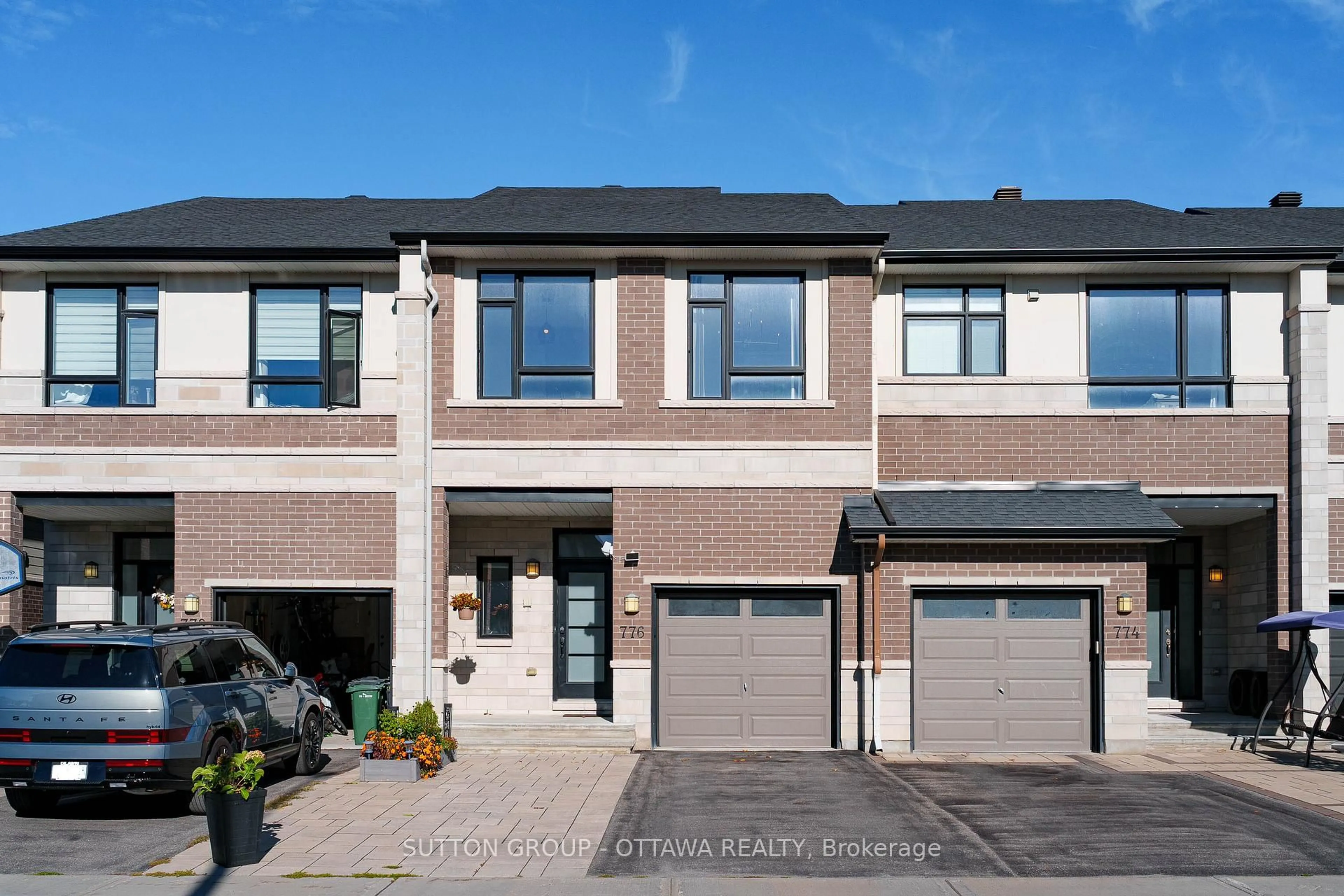 Home with brick exterior material, street for 776 Carnelian Cres, Ottawa Ontario K1X 0A8