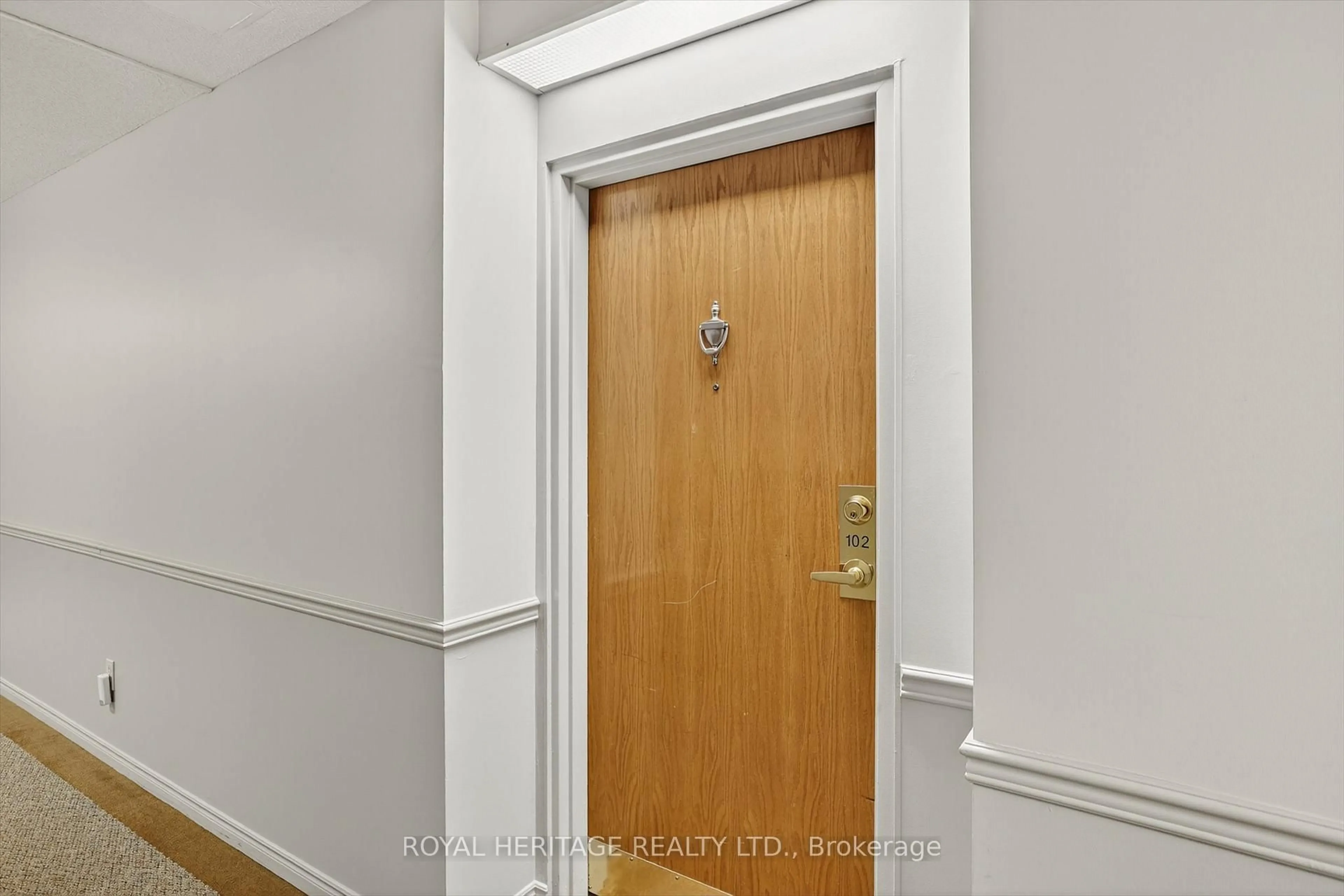 Indoor foyer for 1 Heritage Way #102, Kawartha Lakes Ontario K9V 5P9