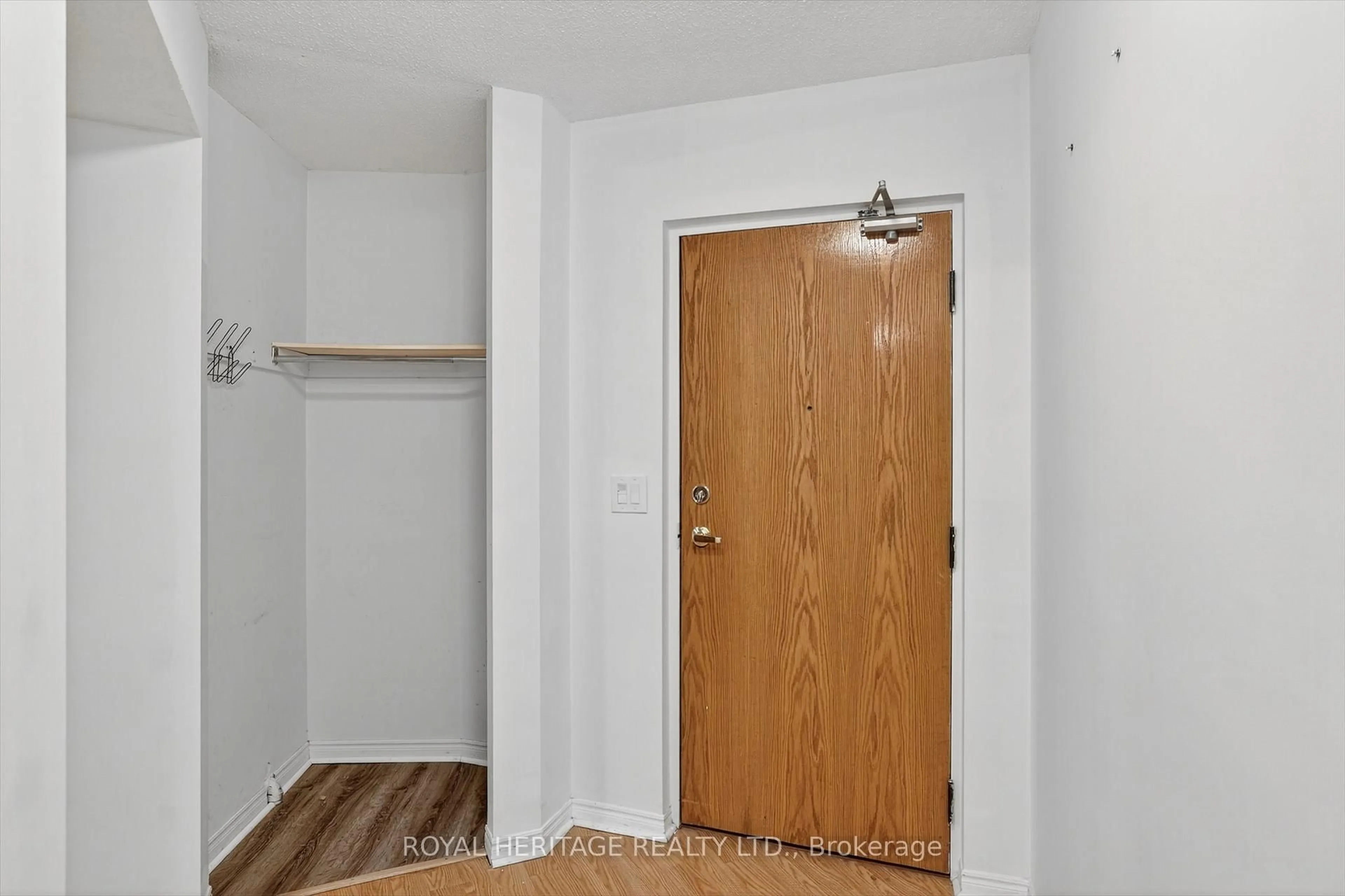 Indoor entryway for 1 Heritage Way #102, Kawartha Lakes Ontario K9V 5P9