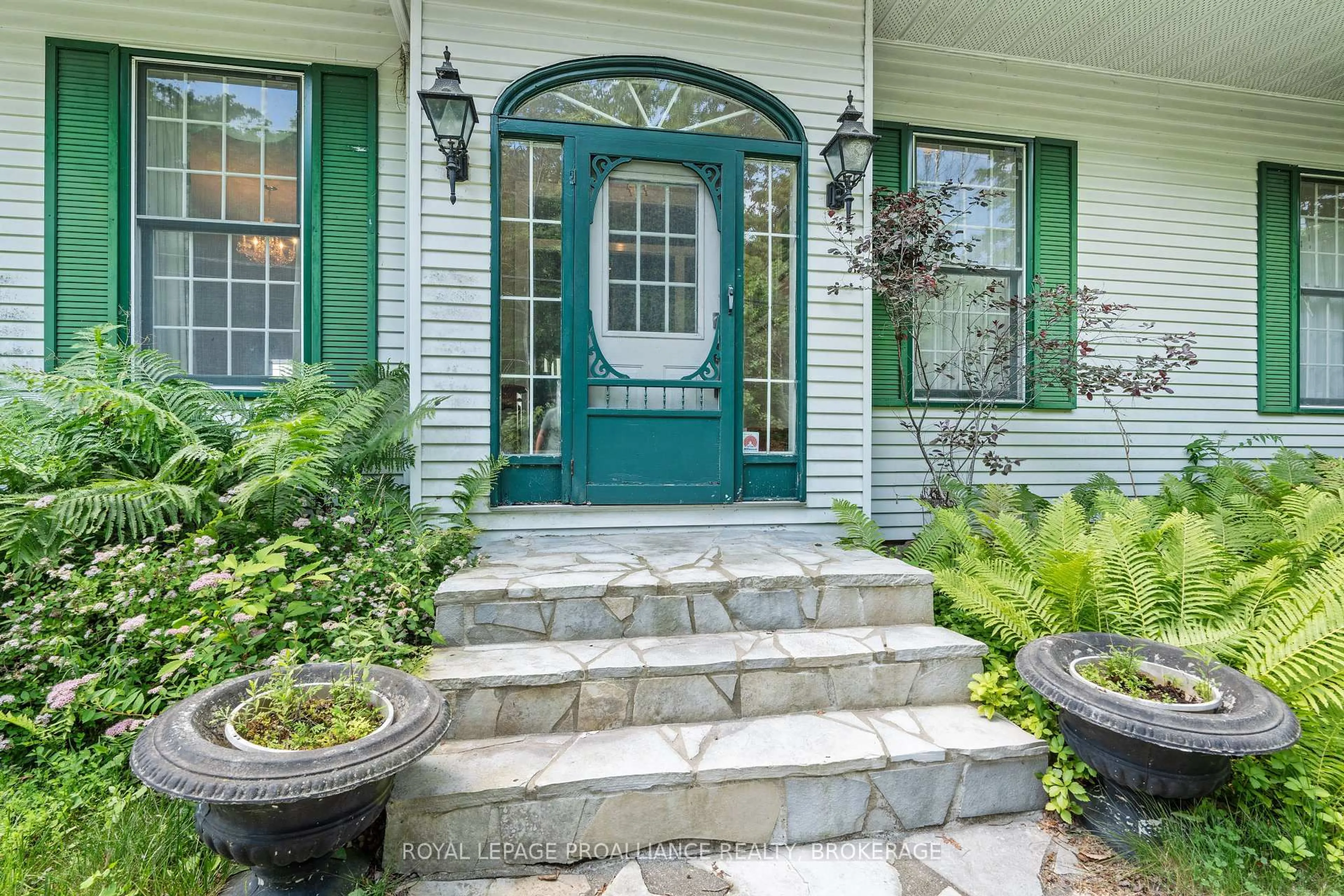 Indoor entryway for 1597 Shales Rd, Perth Road Ontario K0H 2L0