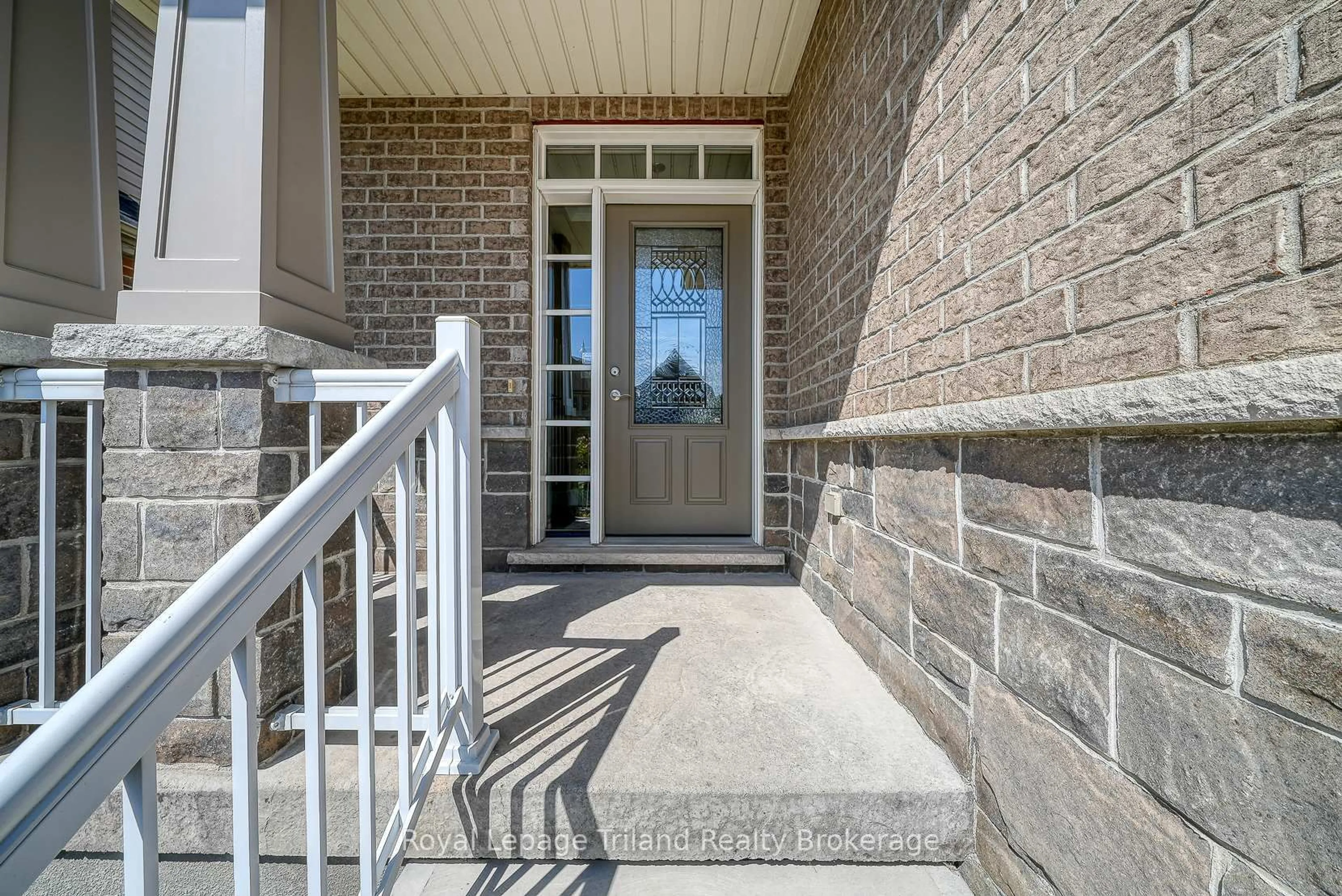 Indoor entryway for 1142 Caen Ave, Woodstock Ontario N4T 0G3