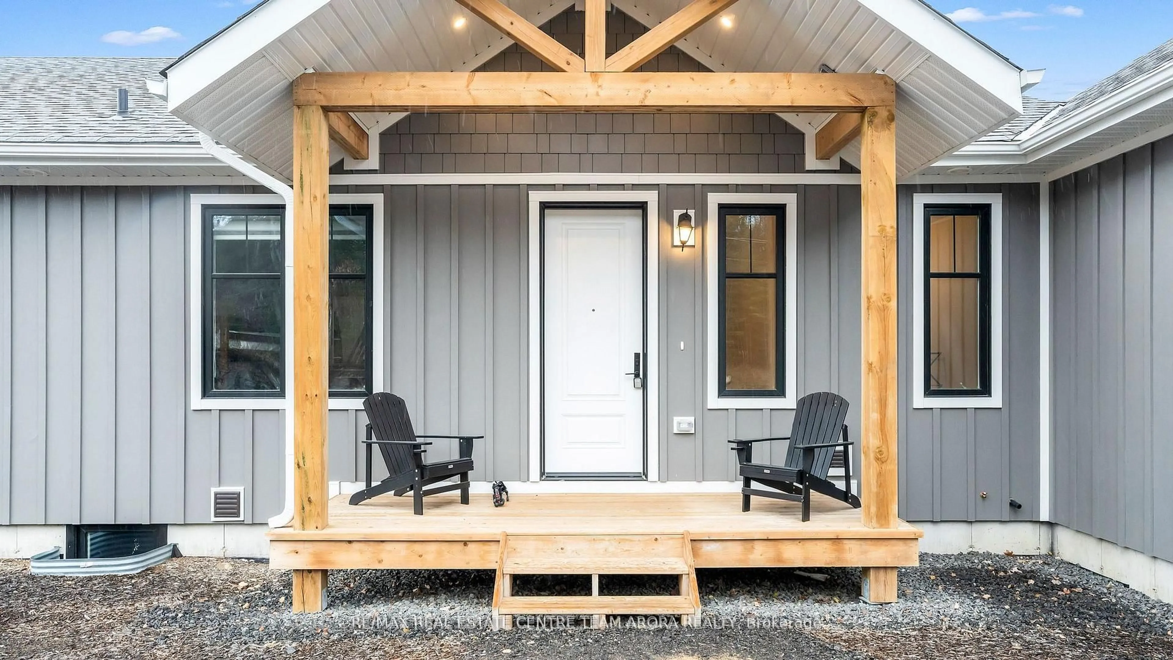 Indoor entryway for 1003 Kingsridge Crt, Lake of Bays Ontario P1H 2J6