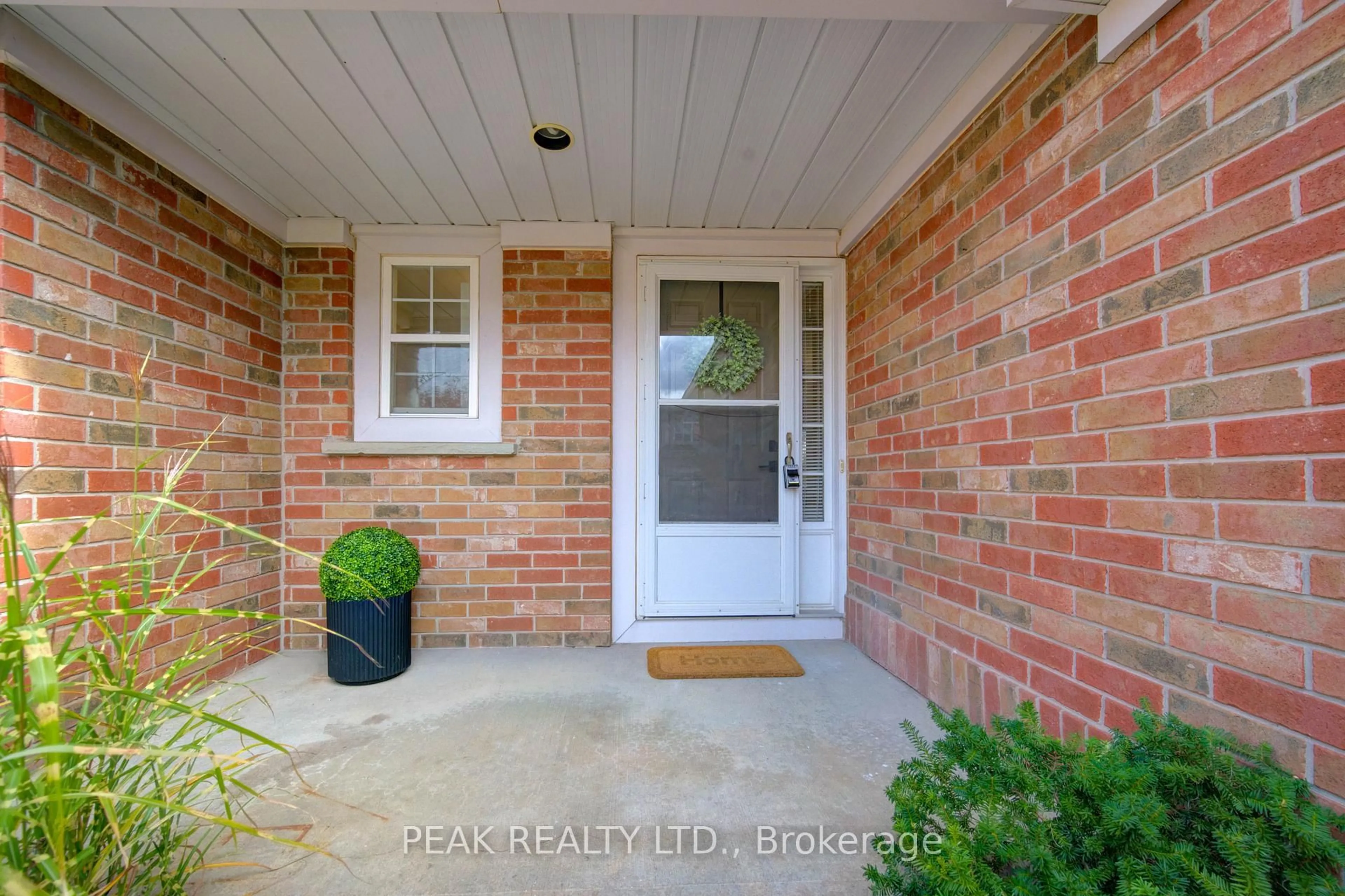 Indoor entryway for 502 Mariner Dr, Waterloo Ontario N2K 3Y7
