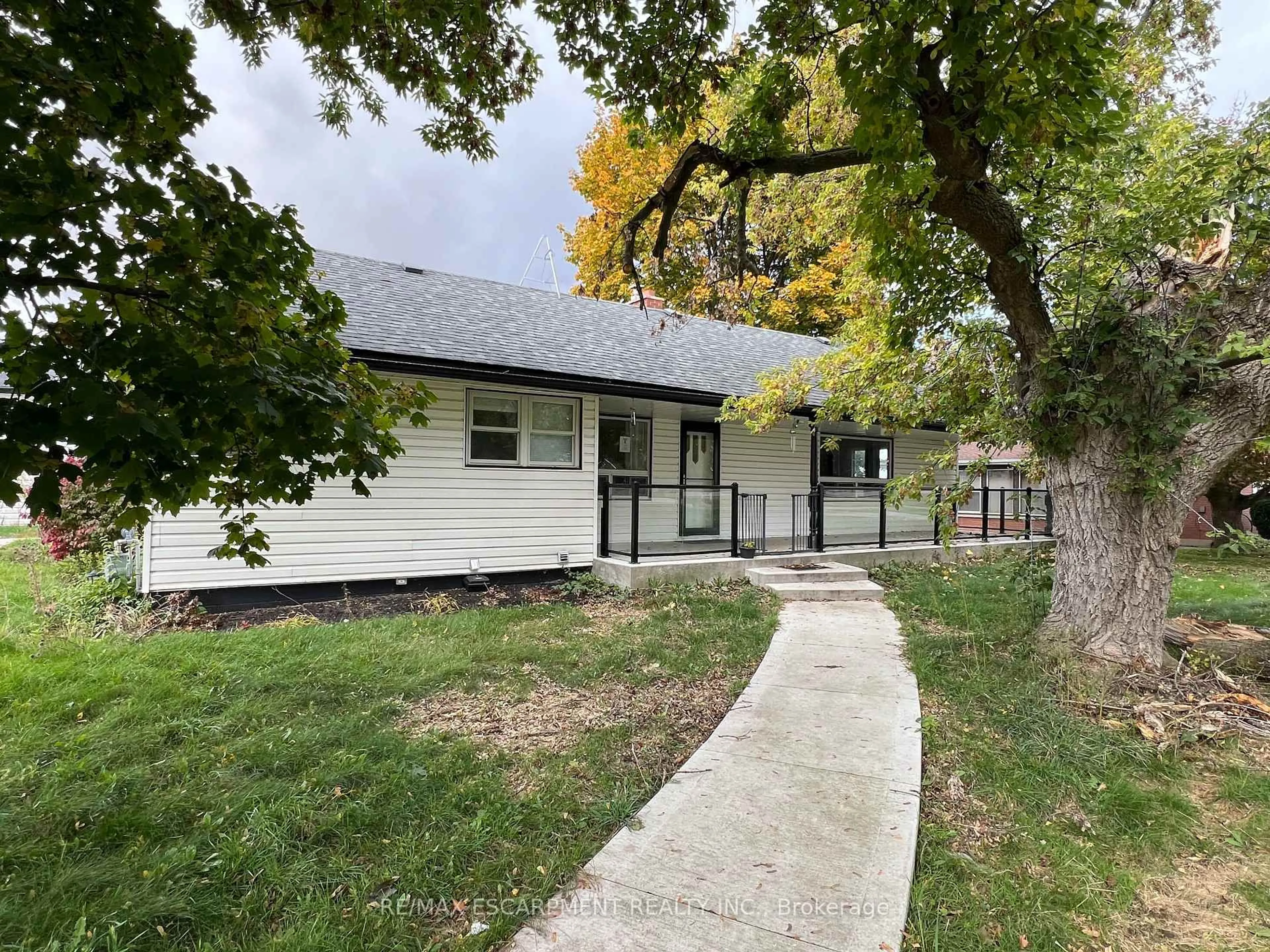 A pic from outside/outdoor area/front of a property/back of a property/a pic from drone, street for 797 Highway 6, Haldimand Ontario N3W 1M5