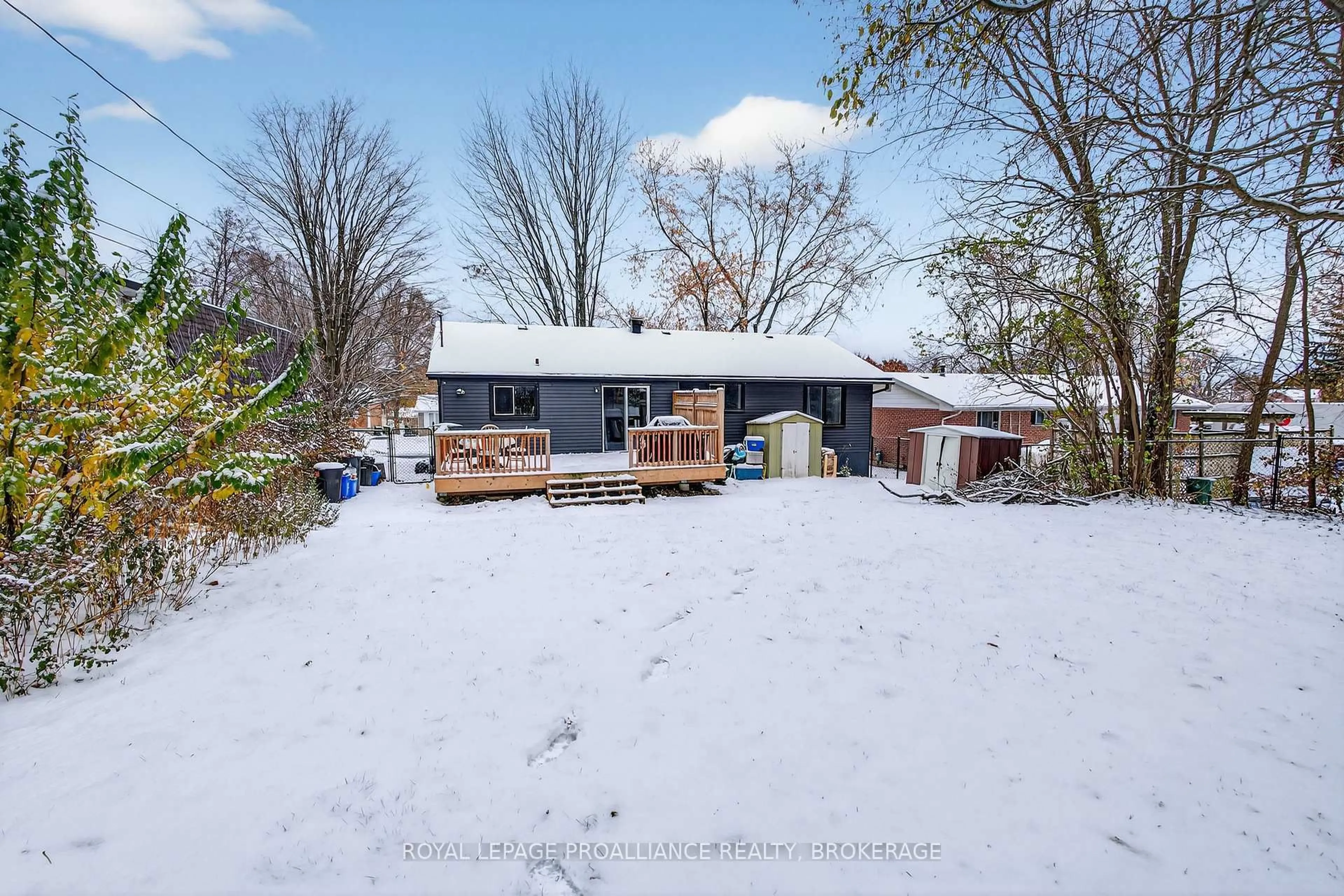 A pic from outside/outdoor area/front of a property/back of a property/a pic from drone, street for 1000 Bourne Cres, Kingston Ontario K7M 6N4