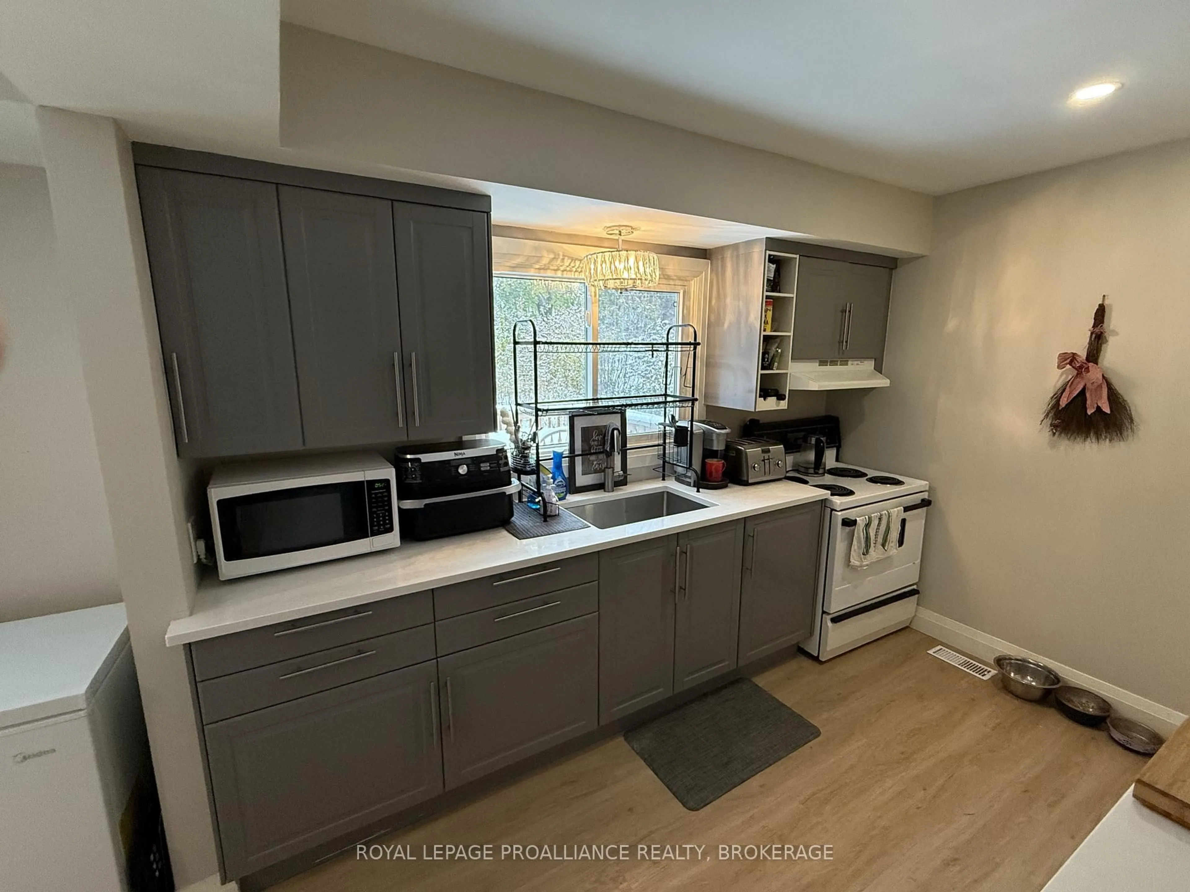 Open concept kitchen, unknown for 1000 Bourne Cres, Kingston Ontario K7M 6N4